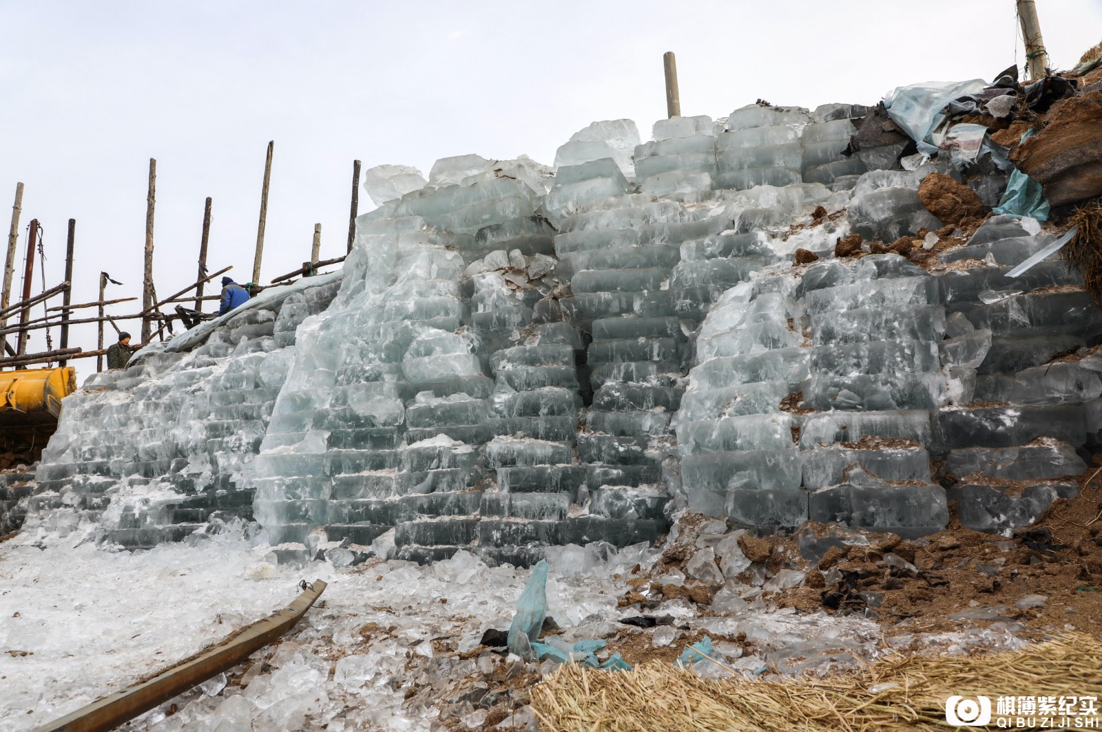 2000吨冰卖不掉倒进鸭绿江,30万元没了