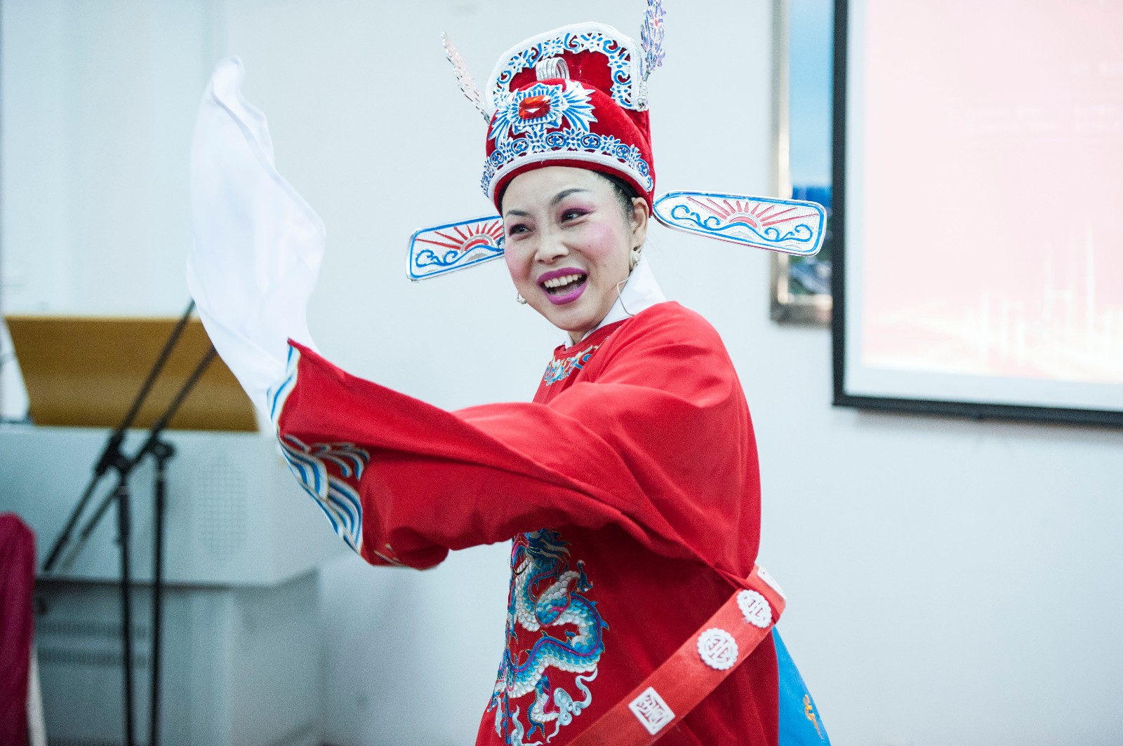 自娱自乐演出:黄梅戏"女驸马选段"--谁料皇榜中状元