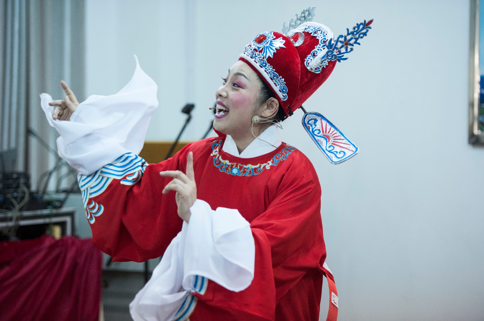 自娱自乐演出:黄梅戏"女驸马选段"--谁料皇榜中状元