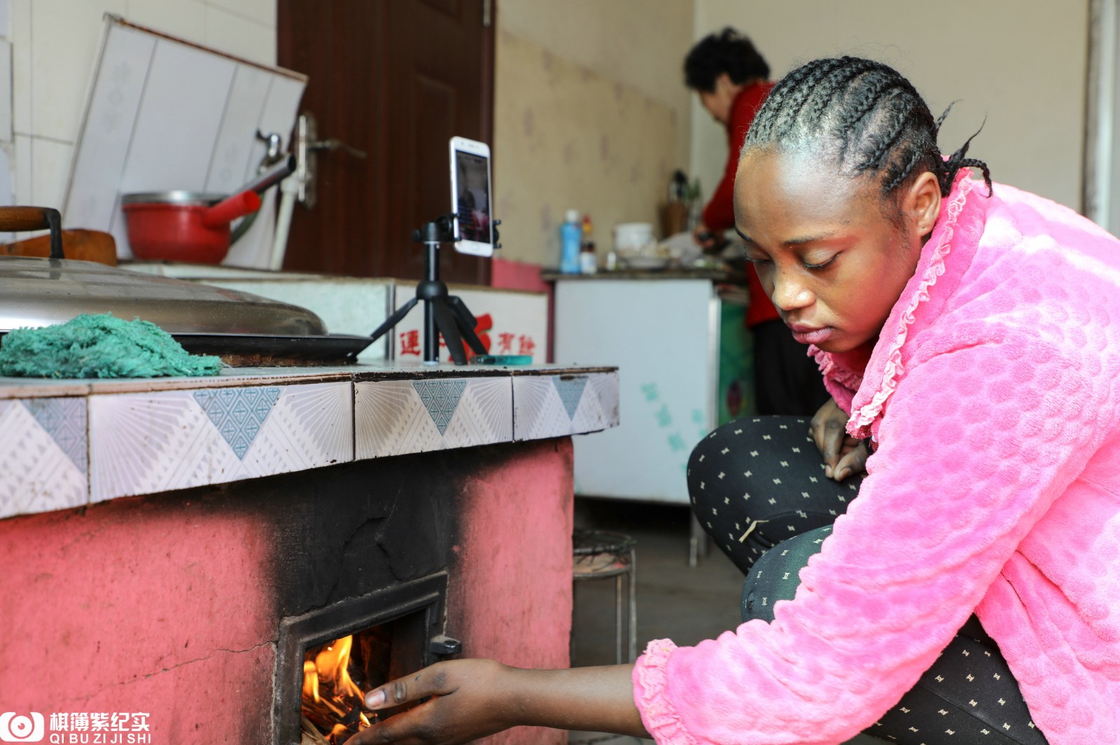 娶小16岁非洲老婆回东北,43岁农村男子直播"秀恩爱"|杜阿拉|喀麦隆