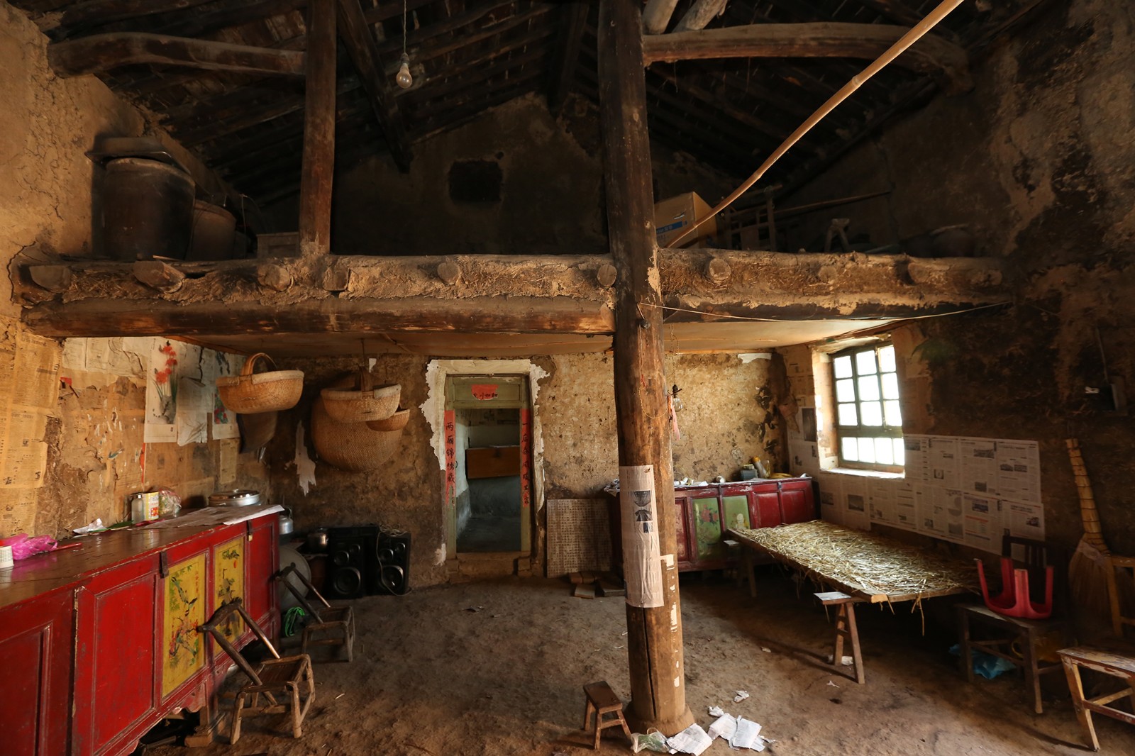 山村农户家的物品 满是70,80后的回忆