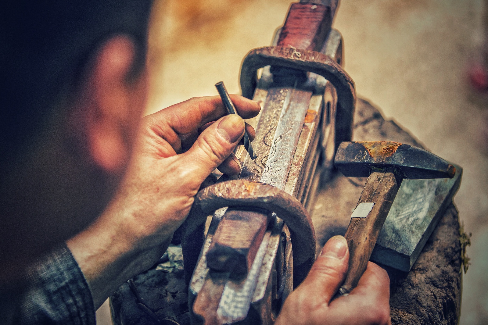 他是龙泉宝剑锻制技艺传承人 金庸大师都收藏他的宝剑[推荐