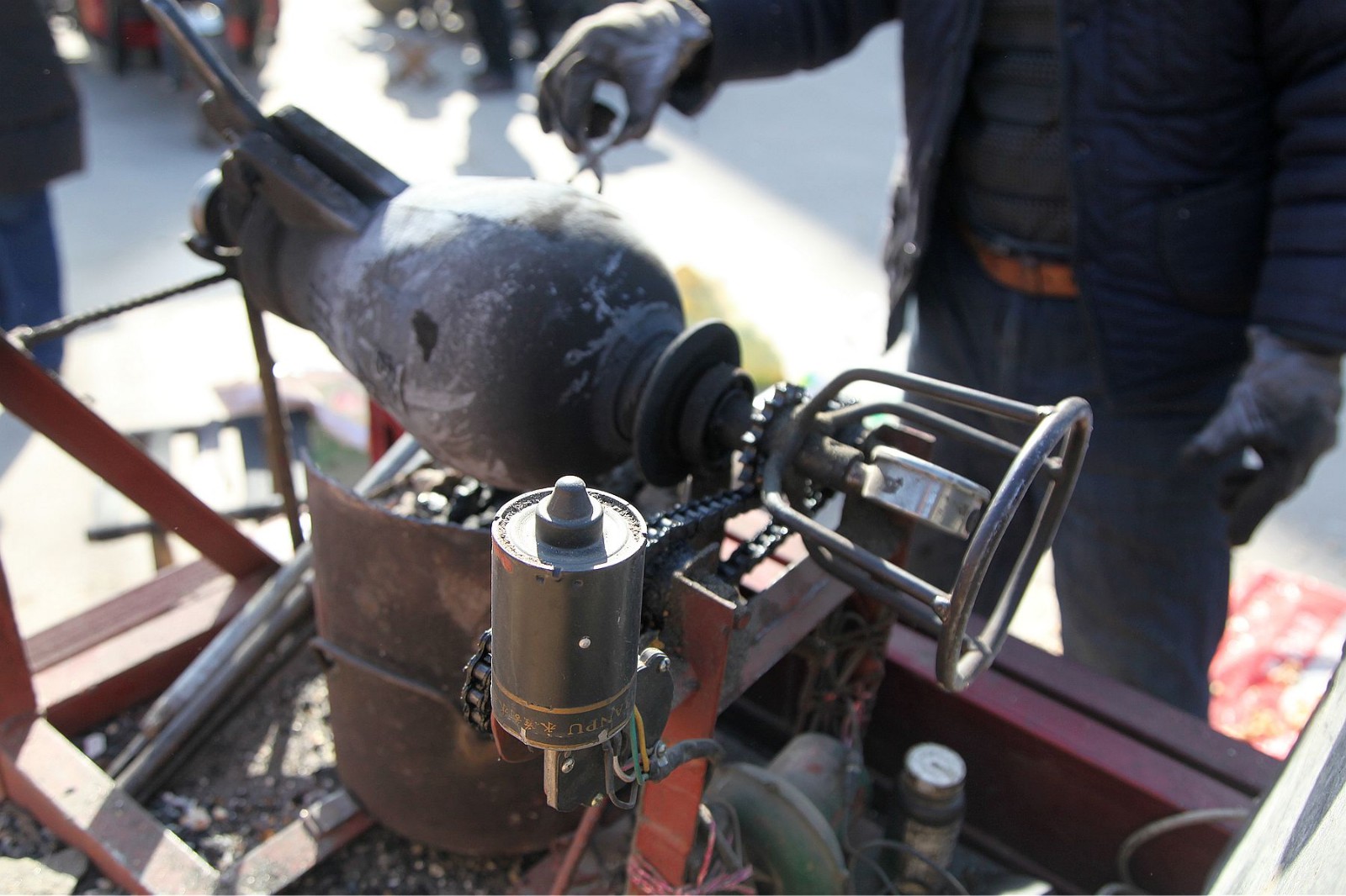 山西农民制造粮食放大器,十分钟一碗变成一袋子|爆米花|山西|袋子