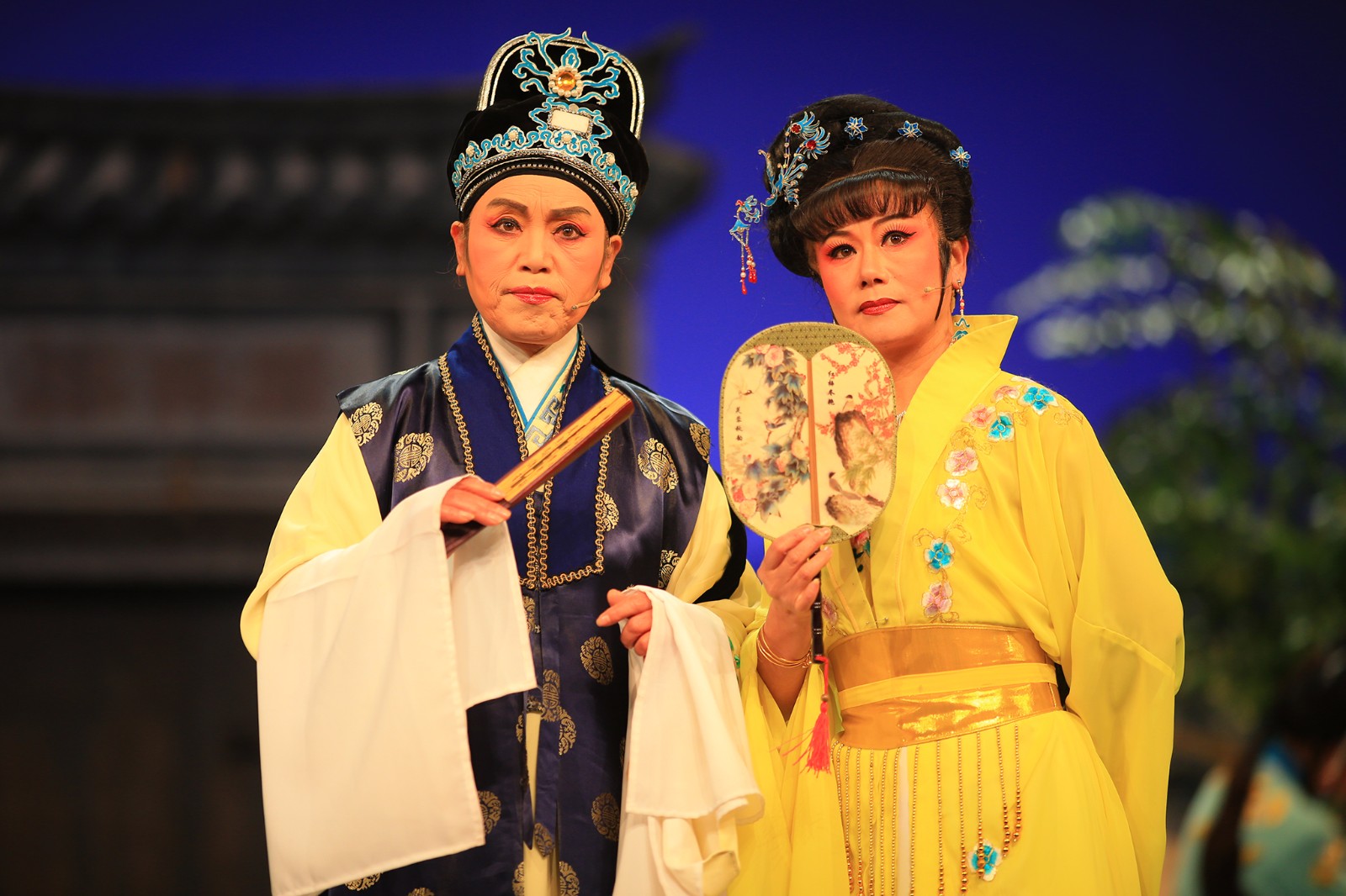 越剧爱好者自排自演《白兔记》岛城受追捧