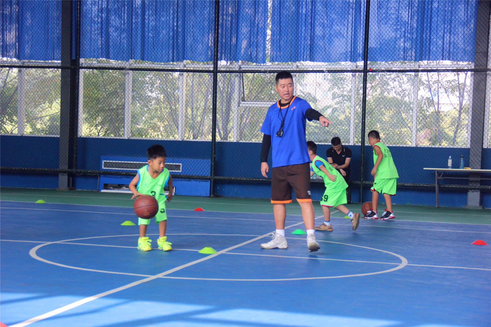 亿泽辉体育,中国青少年篮球培训行业领导品牌