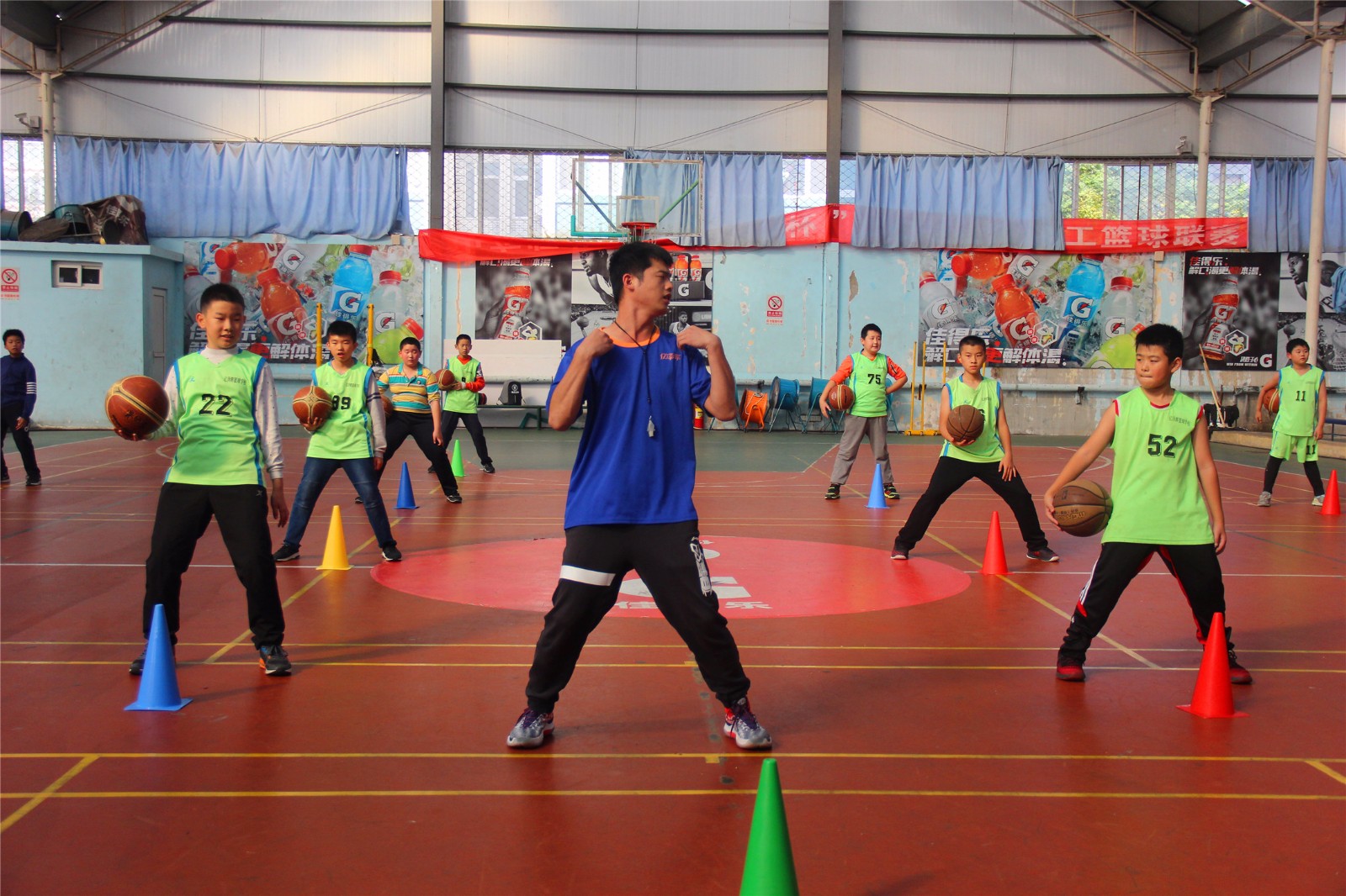 亿泽辉体育,中国青少年篮球培训行业领导品牌