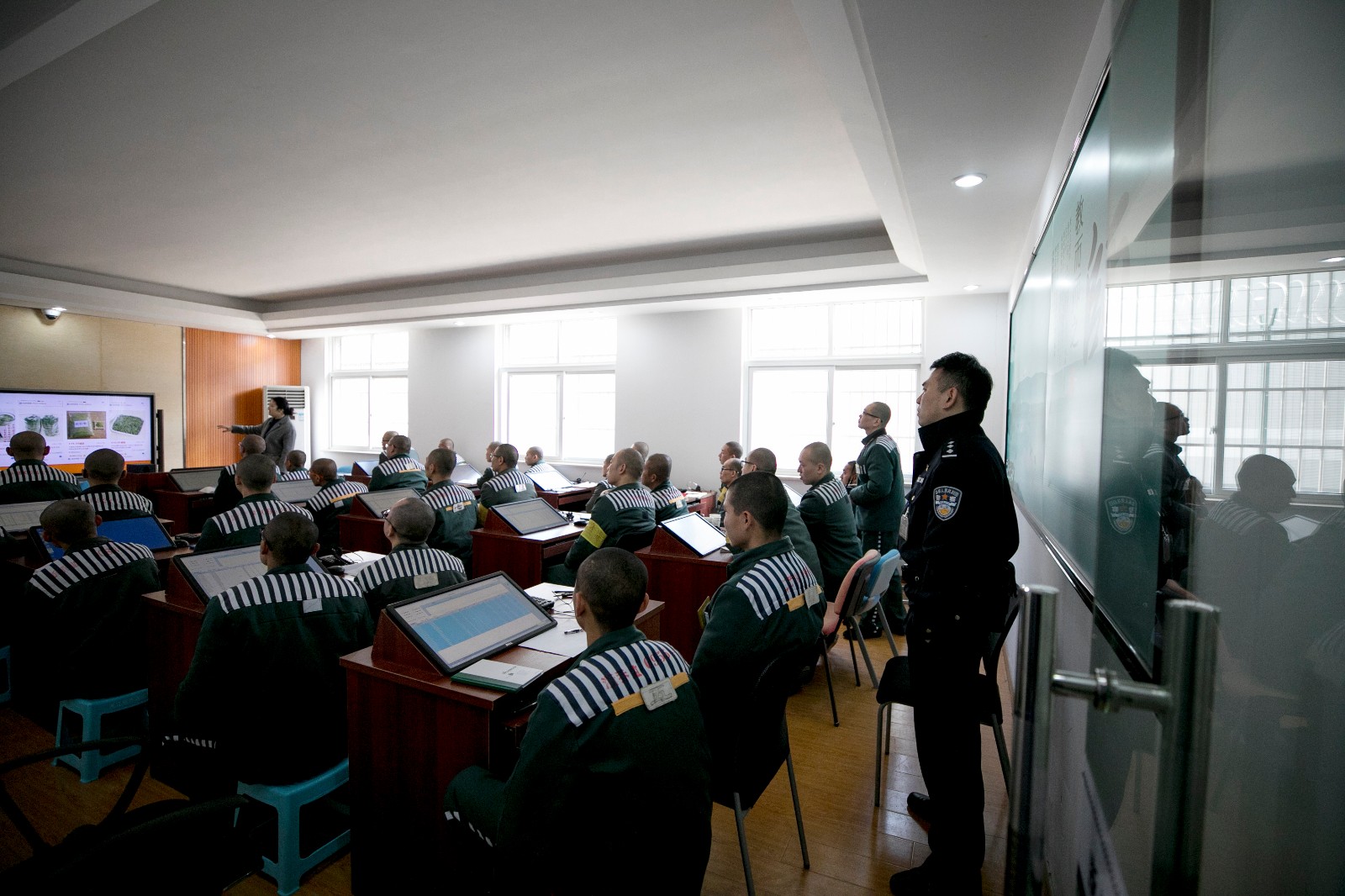 高墙内的重生:省乔司监狱引进淘宝大学为服刑人员开设电子商务班