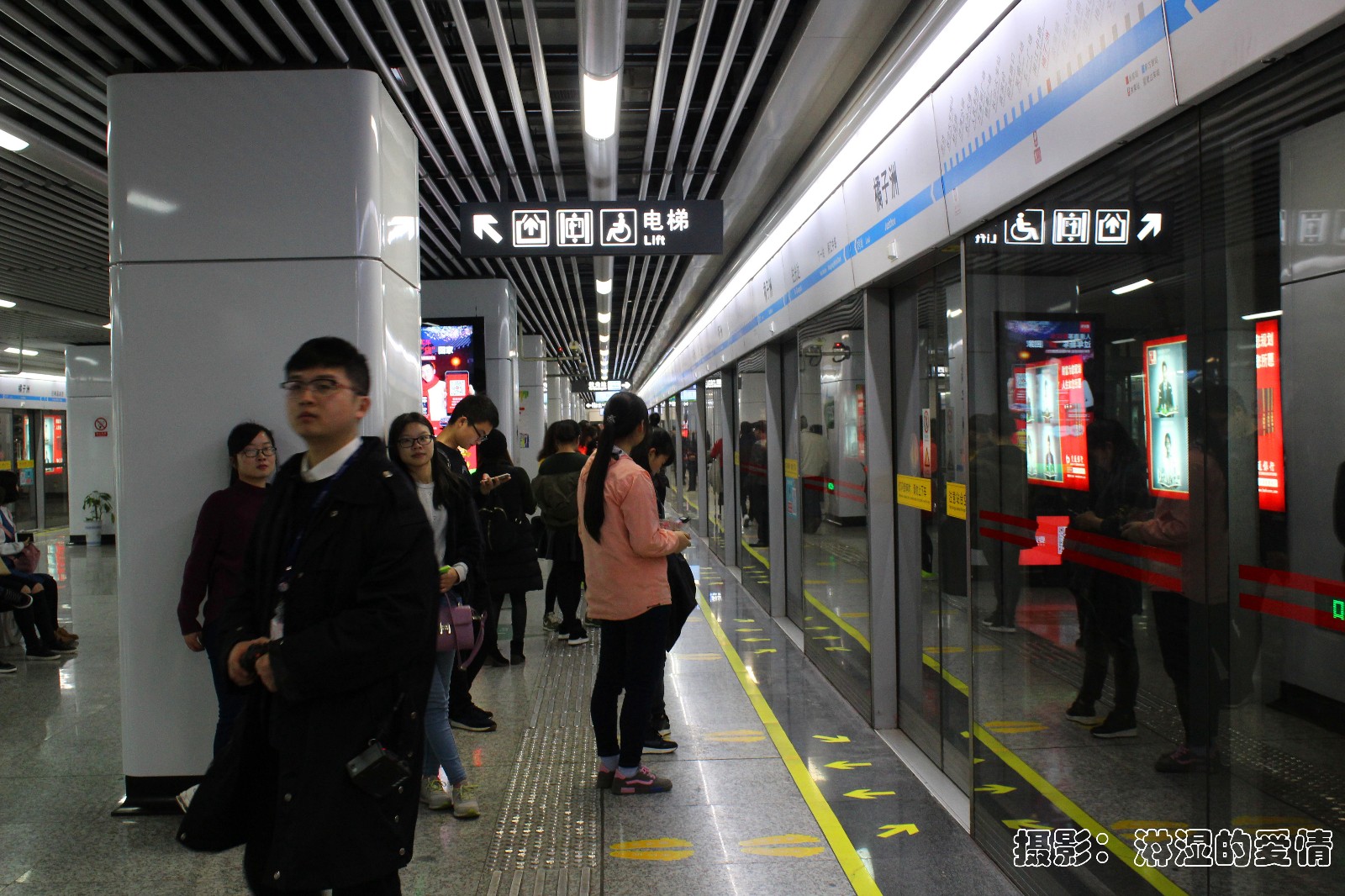 长沙橘子洲地铁站站台实拍坐地铁去橘子洲是最方便的出行方式