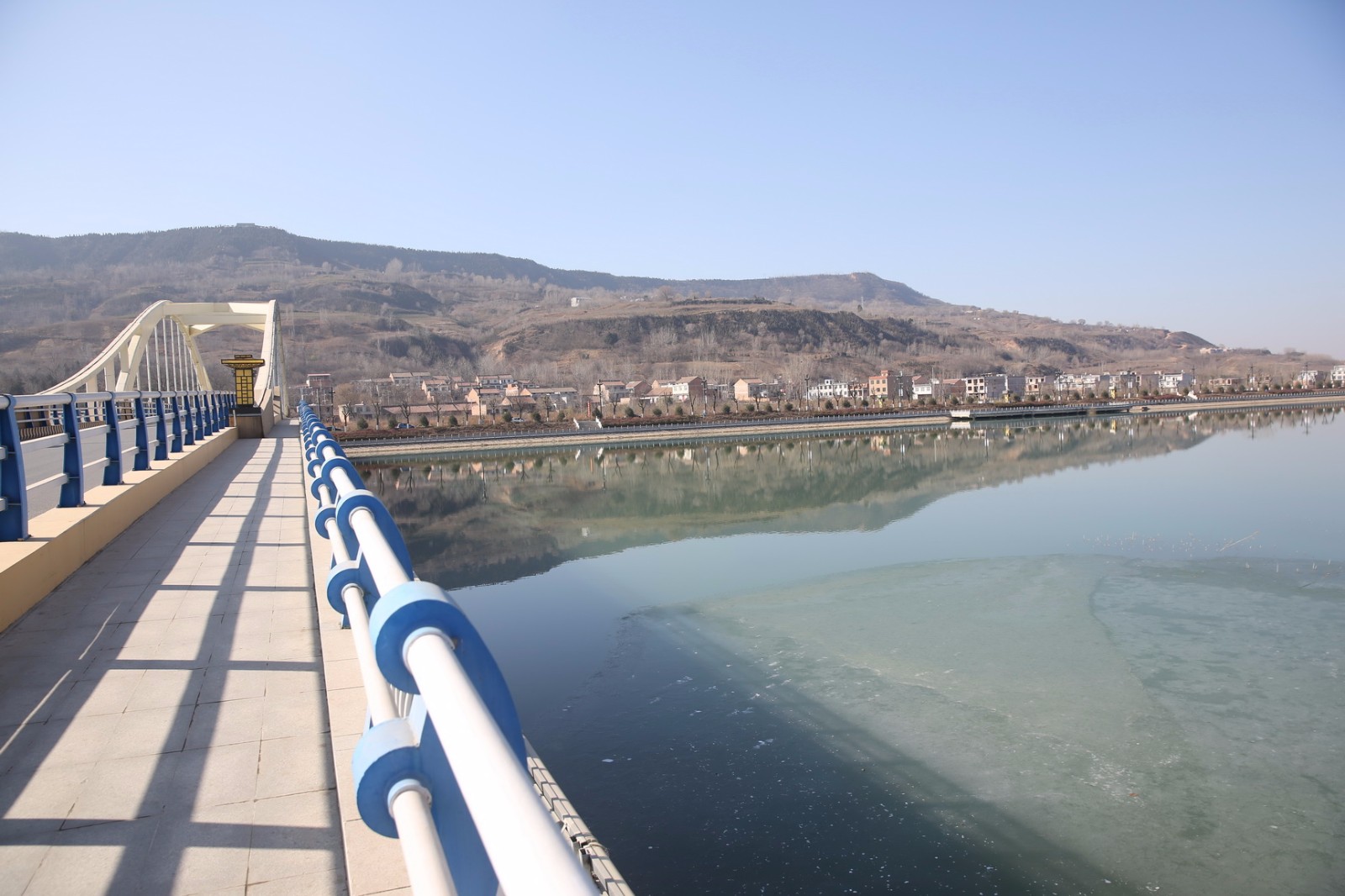 白鹿原下灞河边 蓝田新建亮丽滨河公园