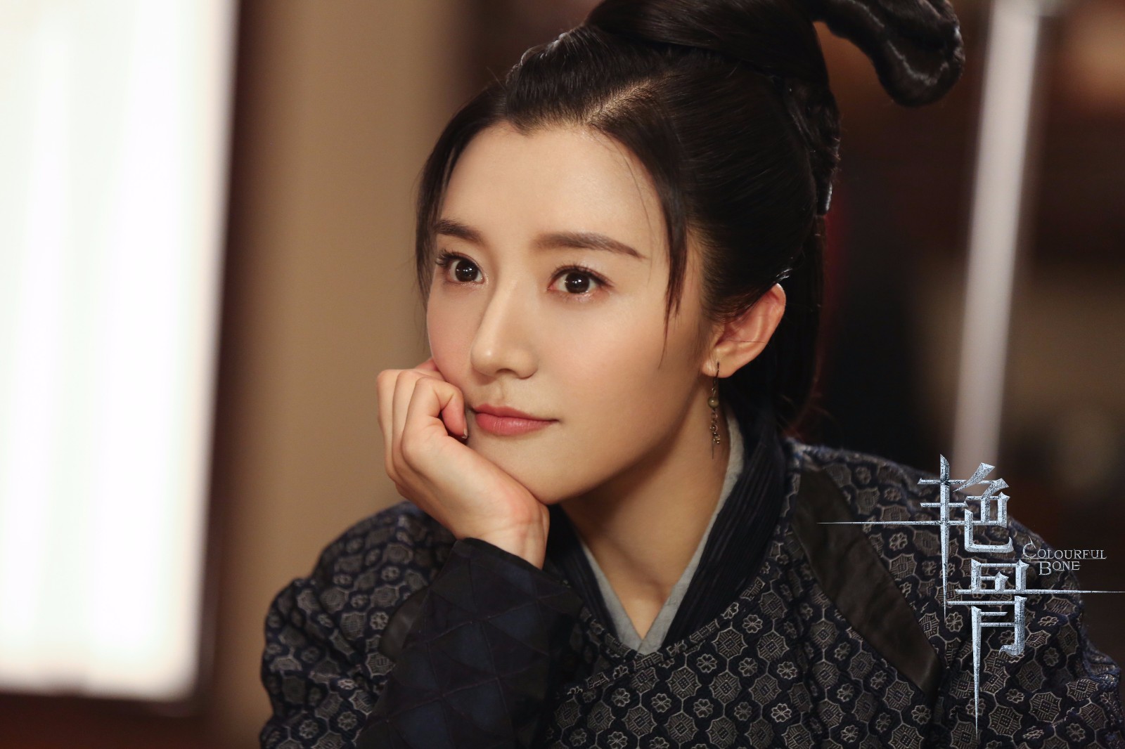 房程程《艳骨》今日开播 深情诠释"真爱执念"