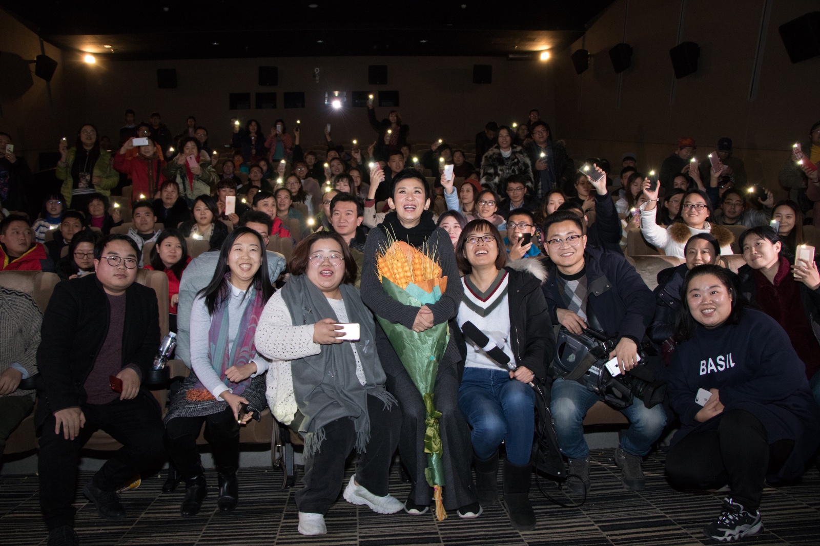 香港大明星来济南啦!演员吴君如与粉丝见面,搞笑功底不减当年|吴君如|