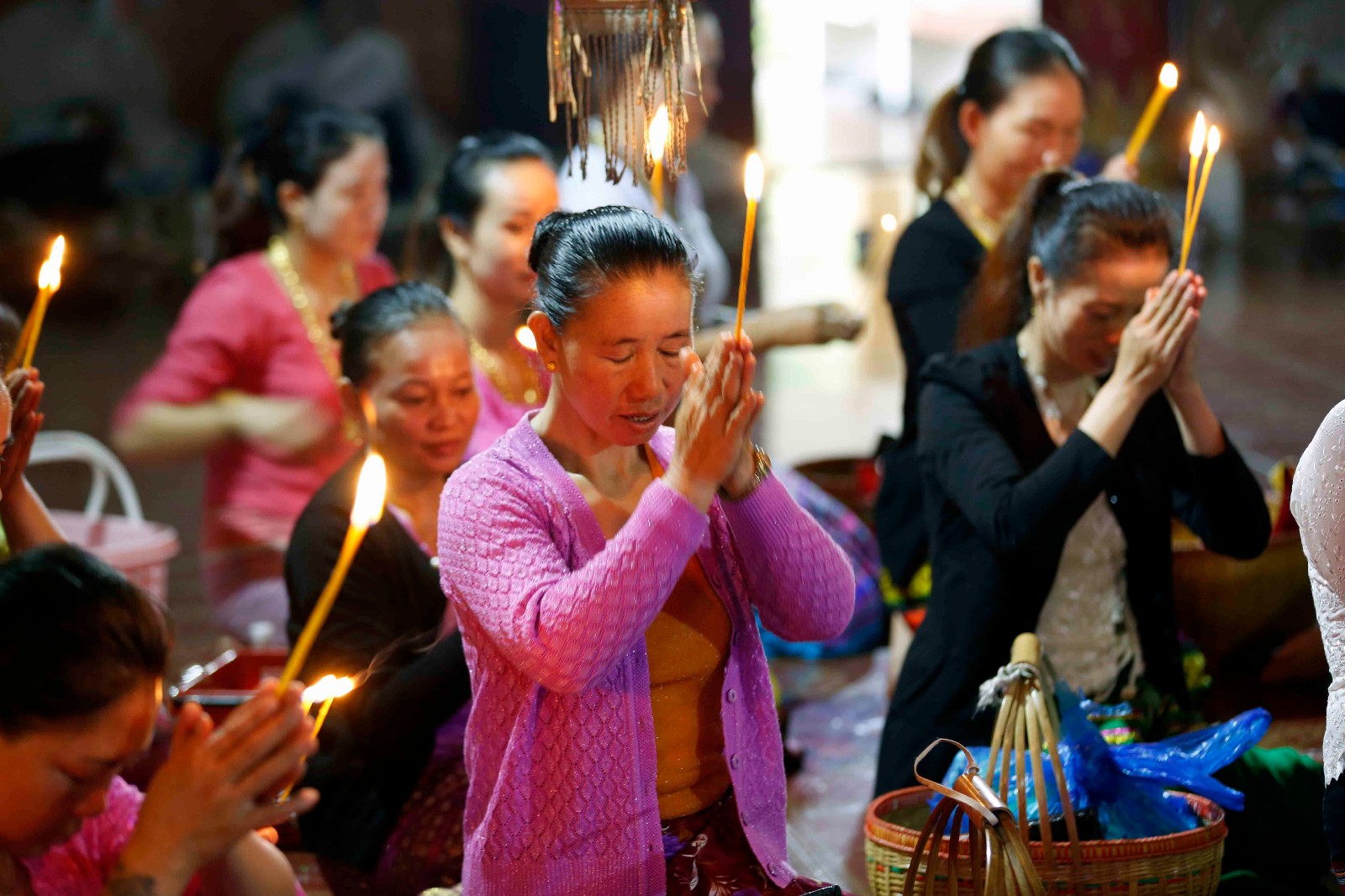 这里60岁老人开始修行不再杀生,期间受年轻人供养
