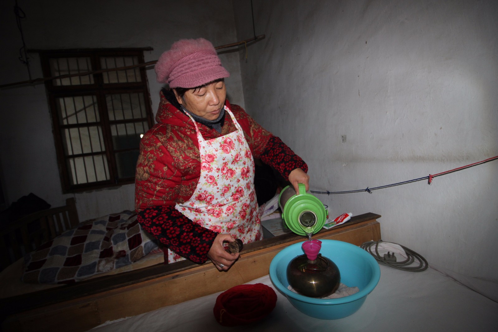 她30年如一日照顾失明瘫痪婆婆 用行动诠释"中国好媳妇"