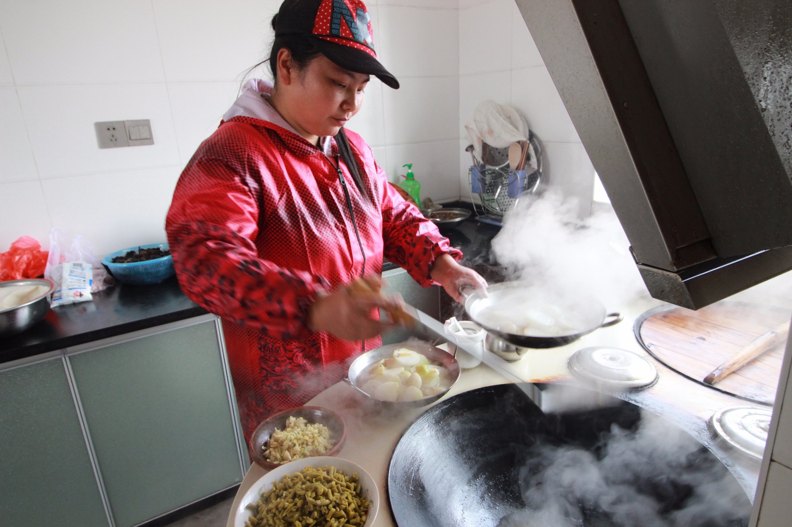 农村大姐土灶烧土菜 品尝过的人都夸好吃|大姐|农村|土灶_新浪新闻