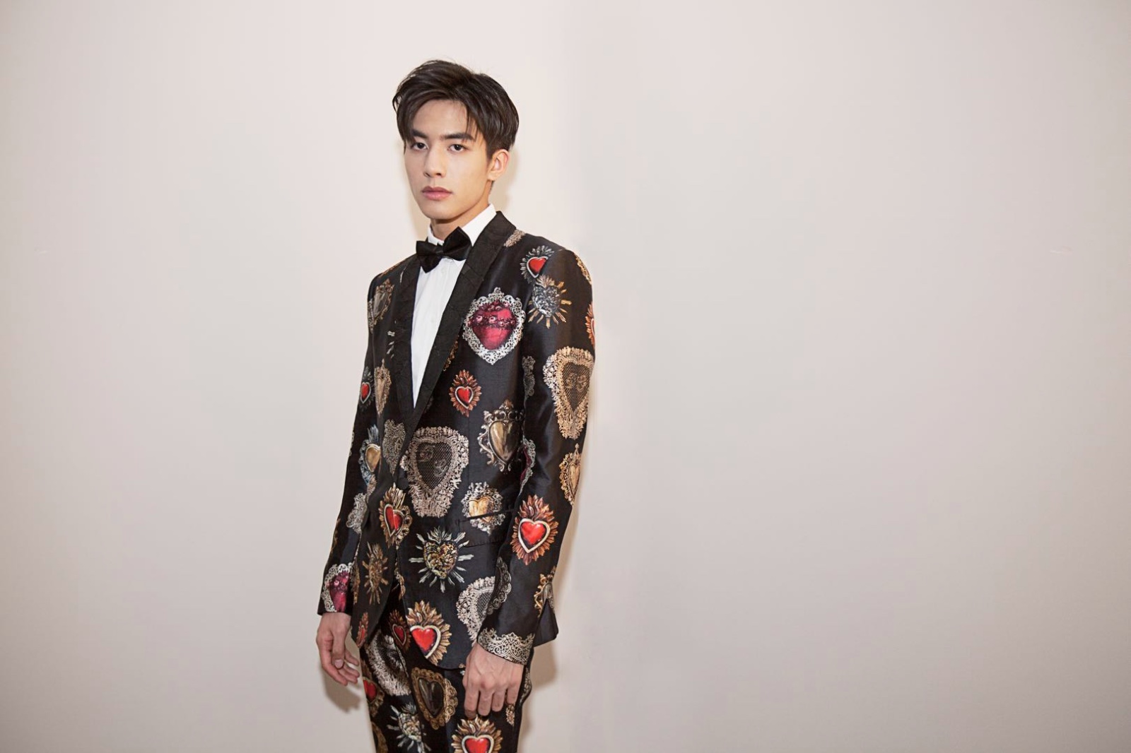 宋威龙首登米兰t台 化身"行走的衣架"霸气开场