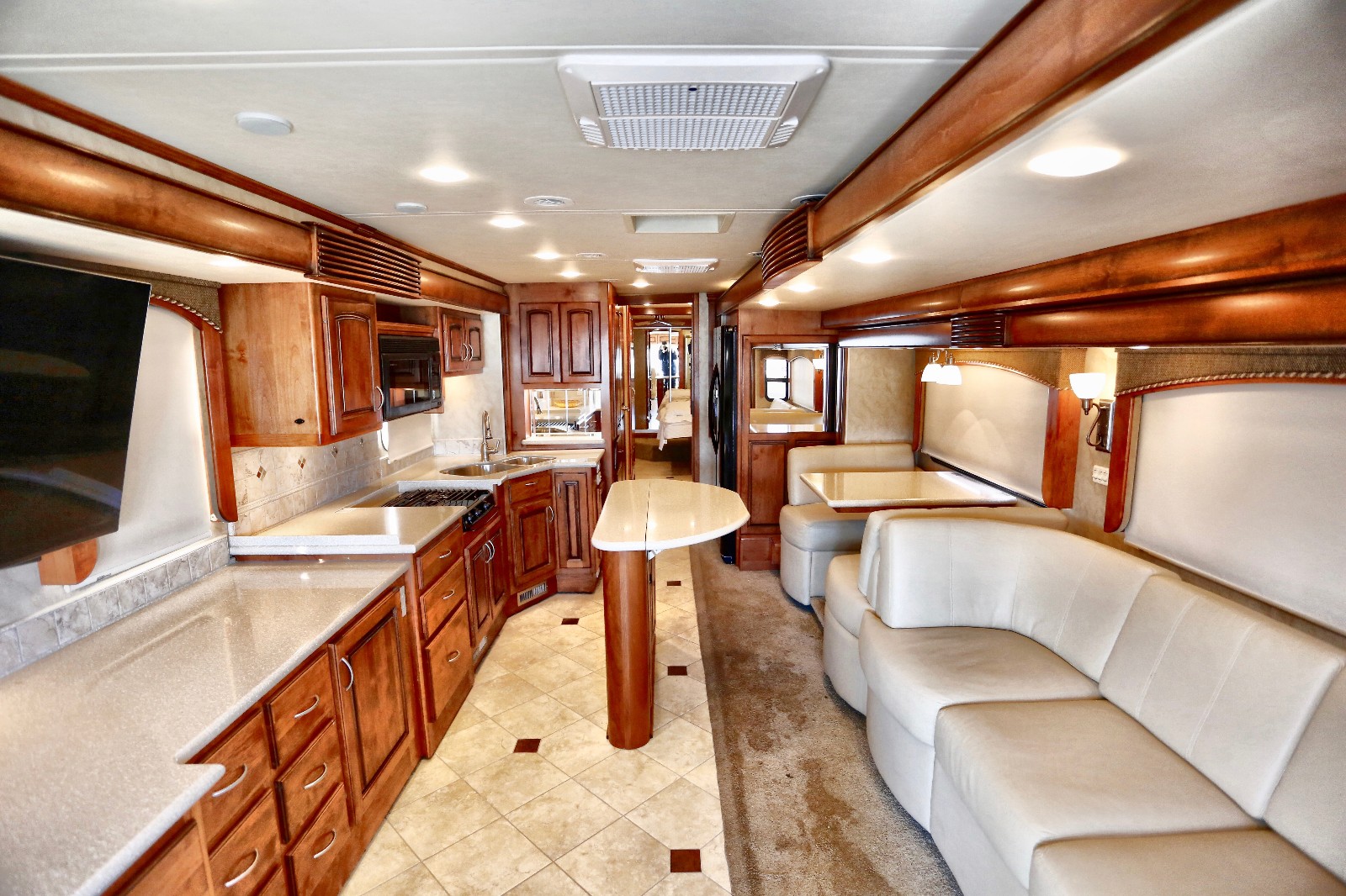 4个拓展舱 网友:这才是房车!美国摩纳哥房车