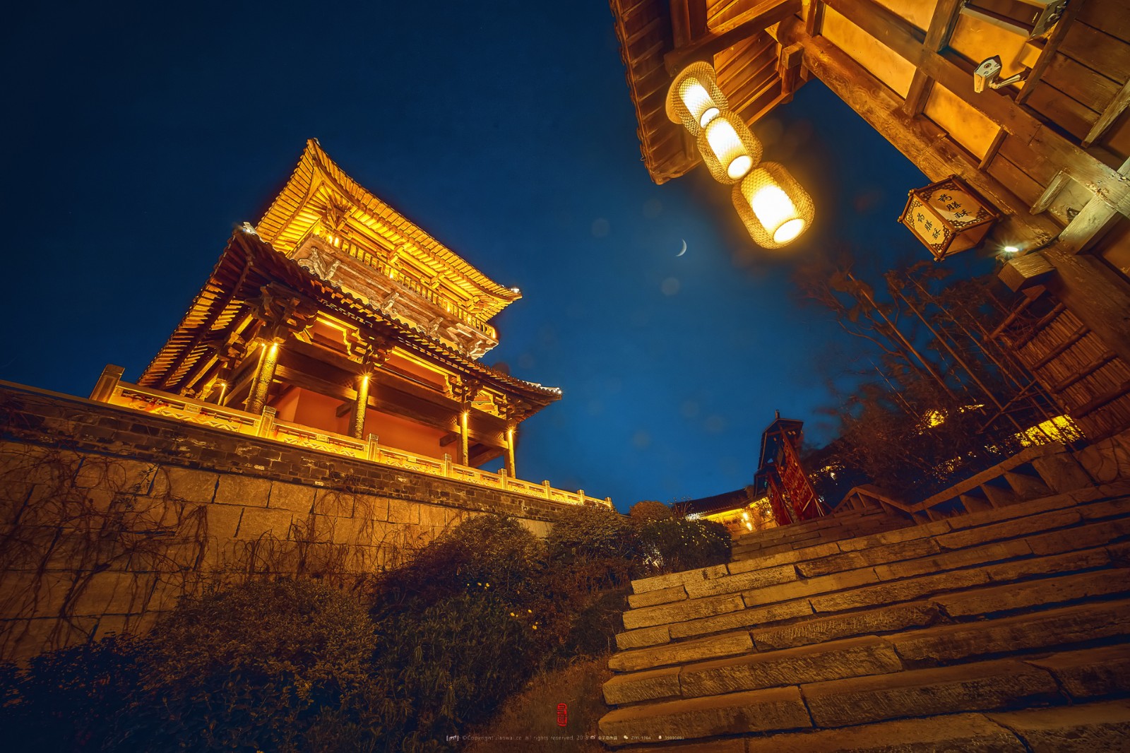 东方盐湖城月下篇月下漫步于东方古风小镇