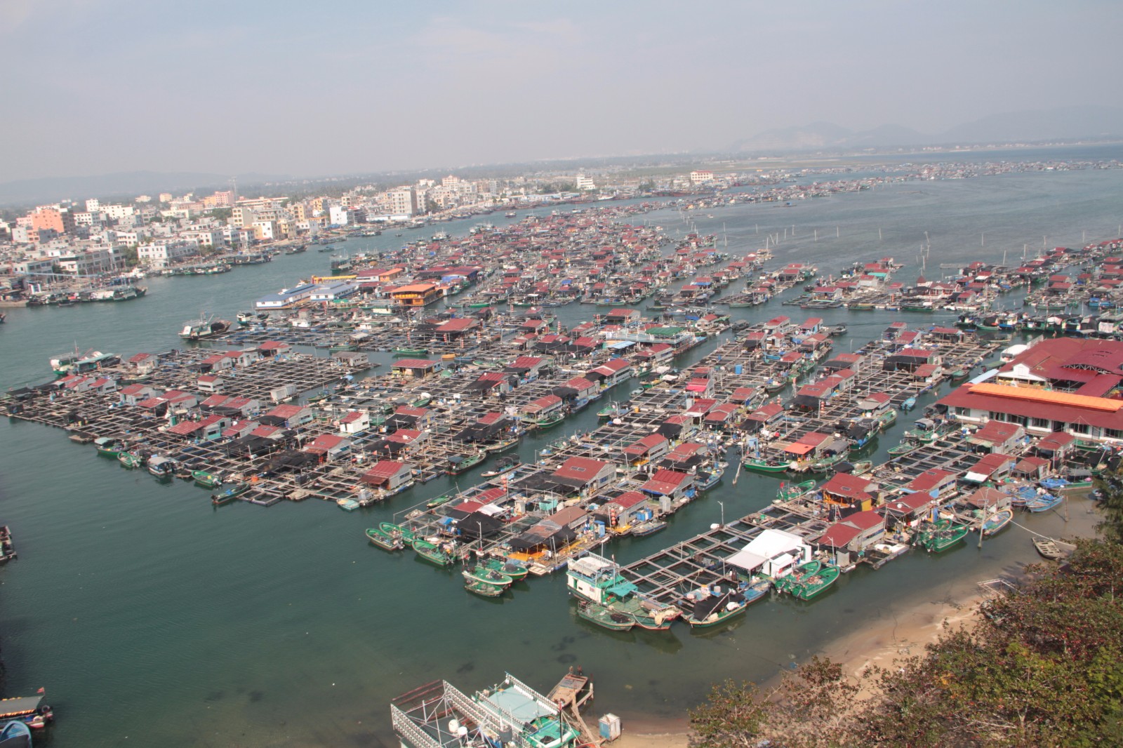 航拍海南疍家人的海上村落,世世代代生活在大海上