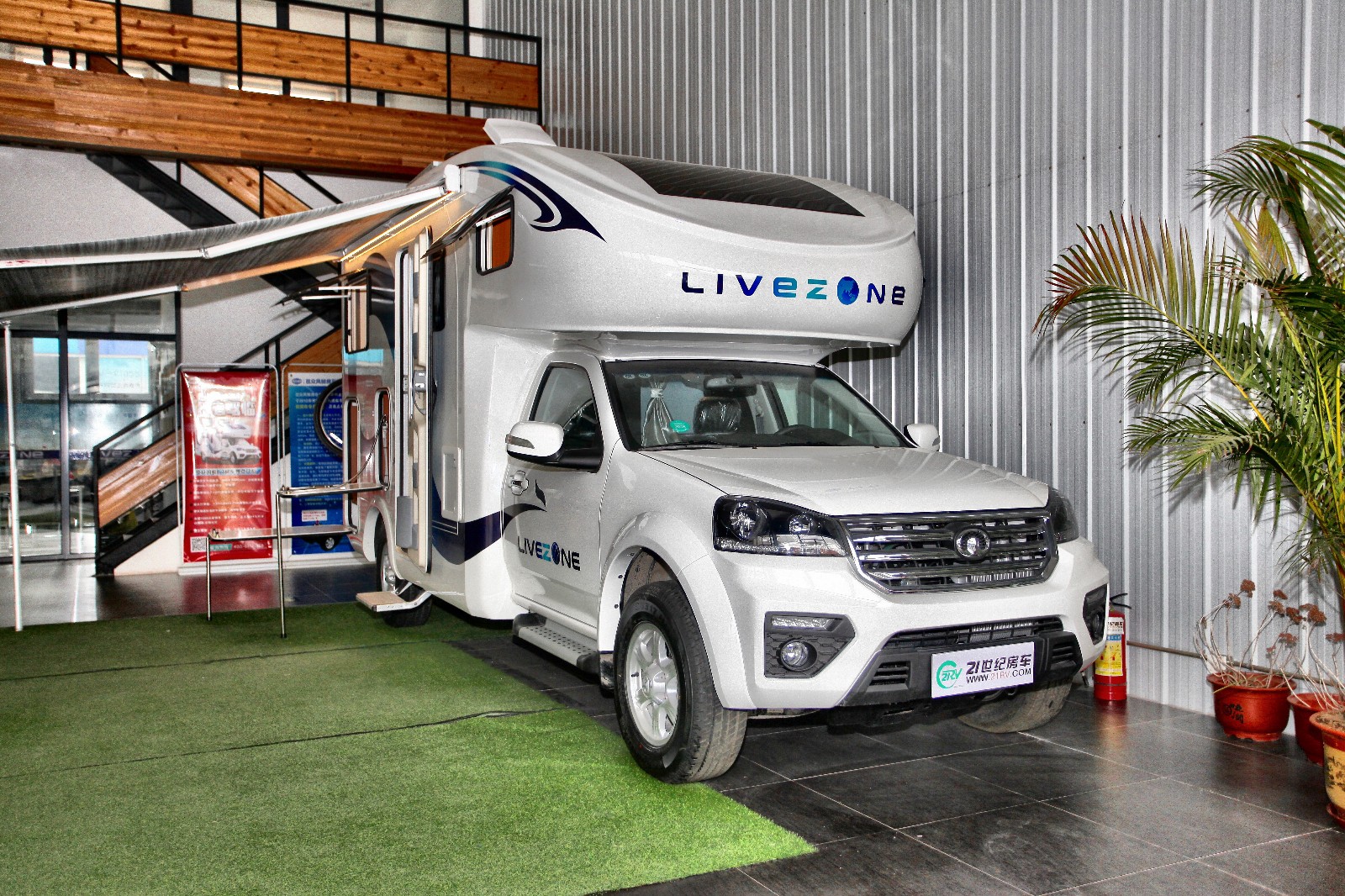 今天为大家带来的是一款基于长城风骏底盘打造的自行式c型房车.