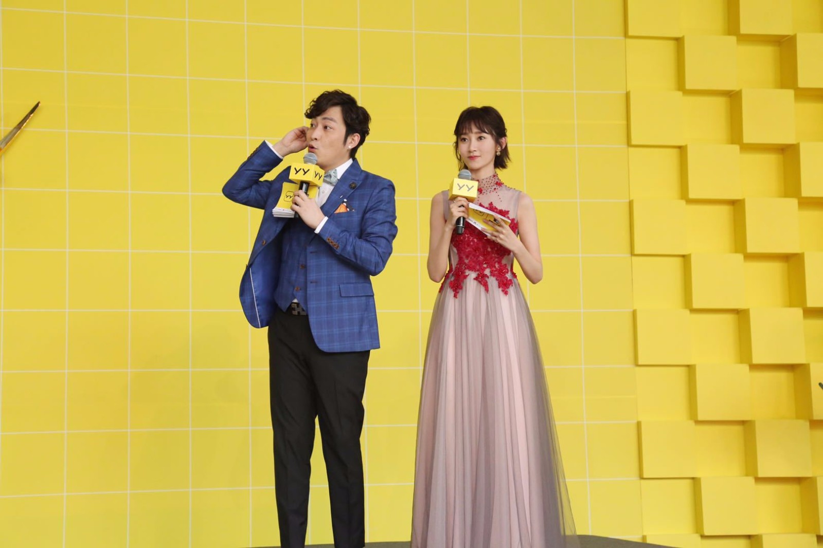 魏小也受邀出席盛典主持唱歌尽显功力