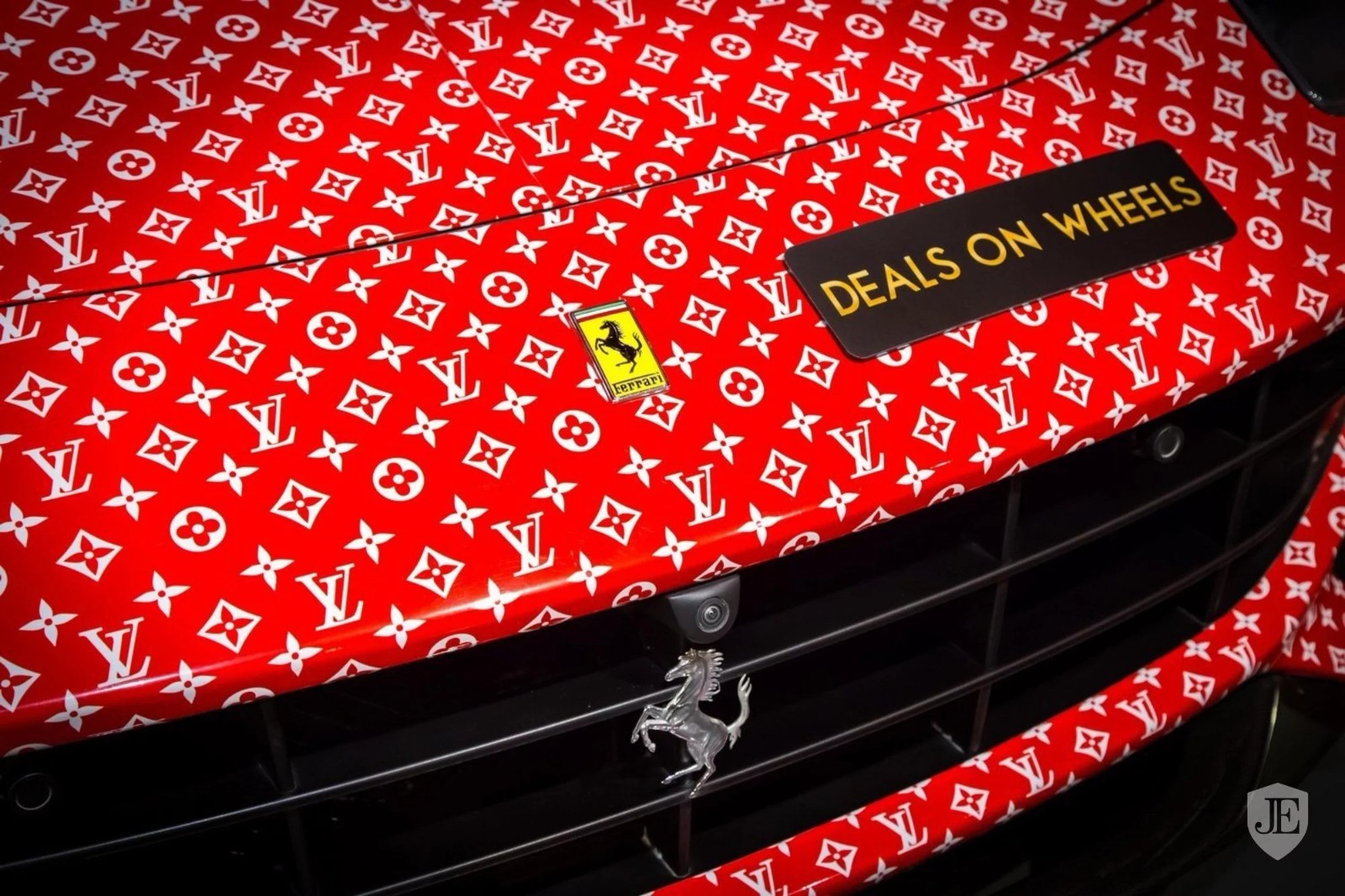 迪拜小富二代,要卖了他的 supreme x lv x 法拉利跑车!