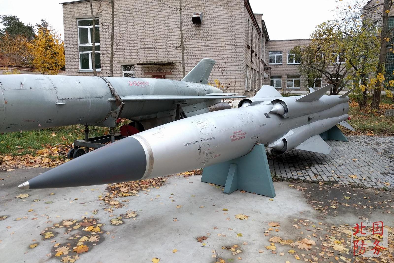 也就是著名的p-15导弹(北约代号:ss-n-2冥河),自此也踏入舰对舰导弹的