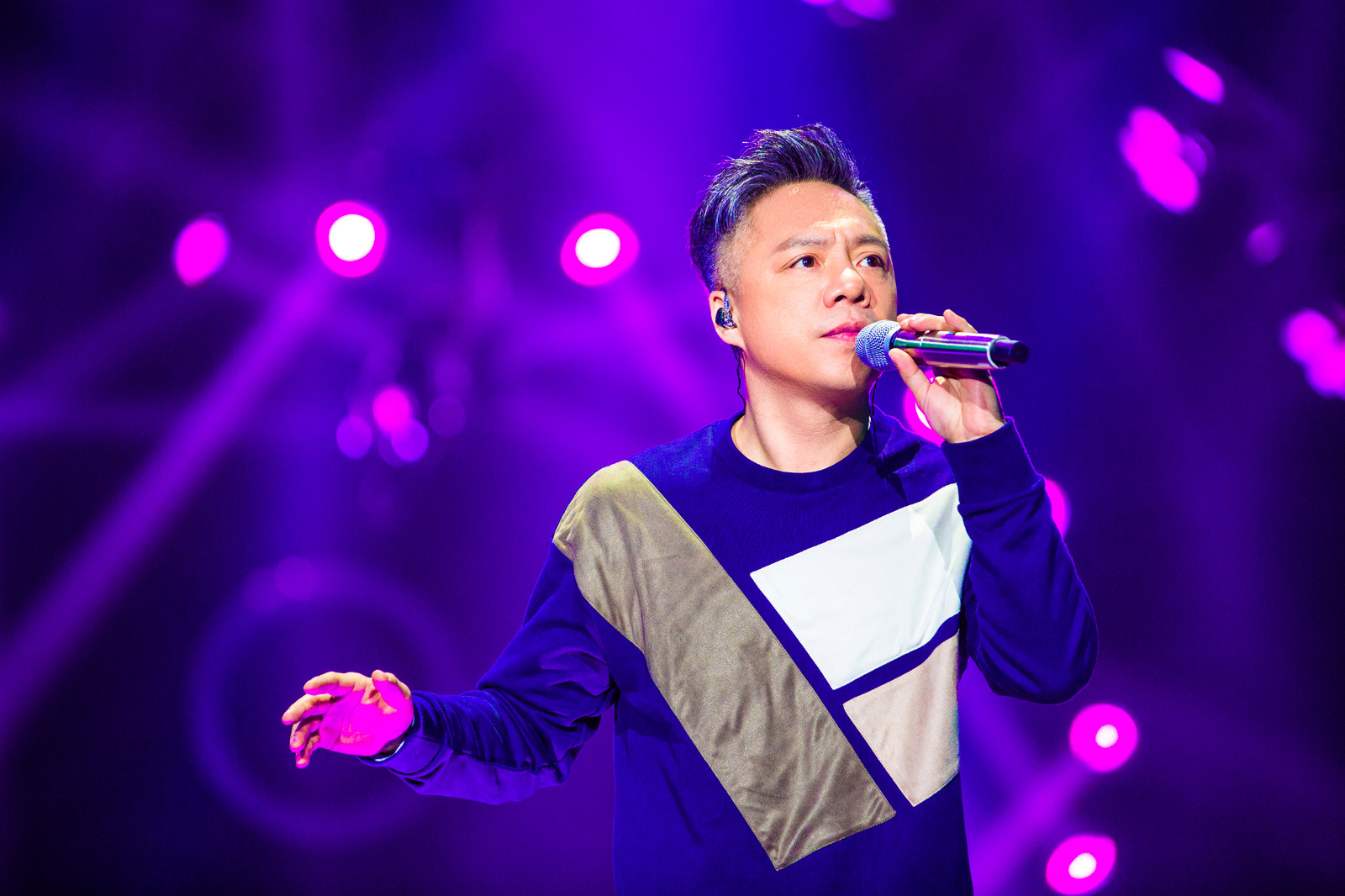 《歌手》2018李晓东返场唱《心的祈祷》网友力挺其从幕后转台前