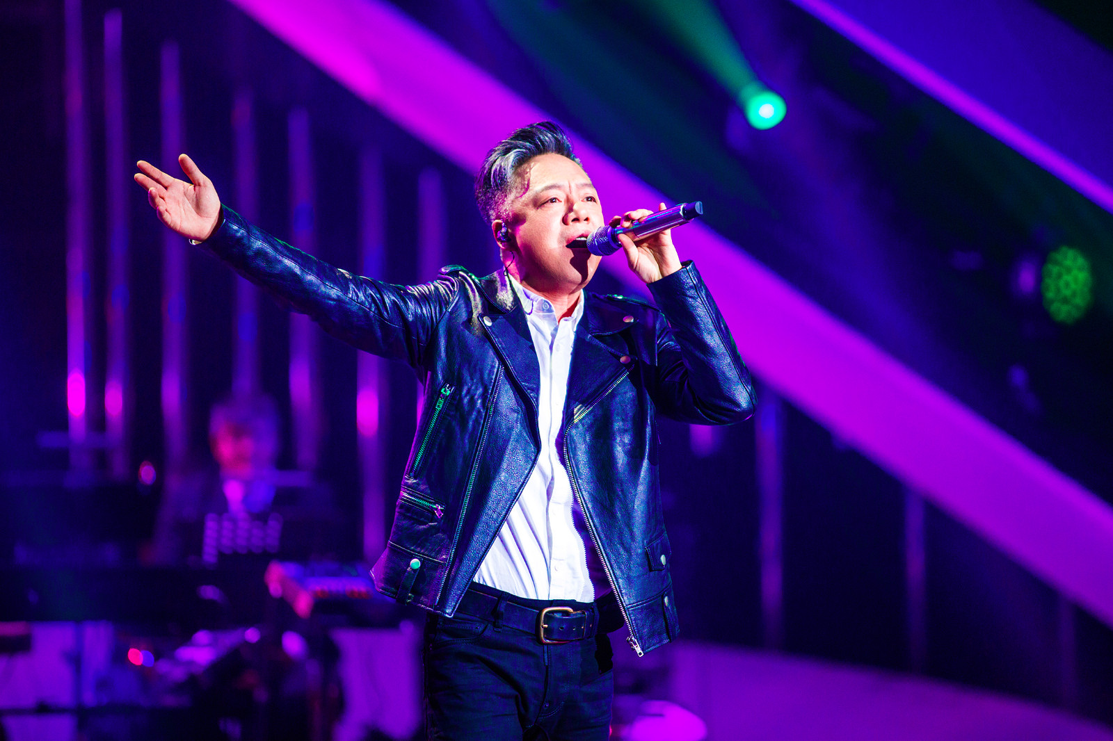 《歌手》2018李晓东返场唱《心的祈祷》网友力挺其从幕后转台前