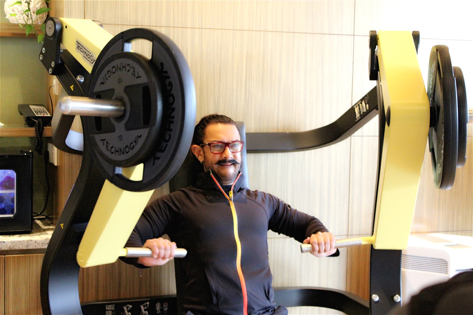 "鲁豫约饭"再开局,邀约传奇演员阿米尔汗,中印吃货大