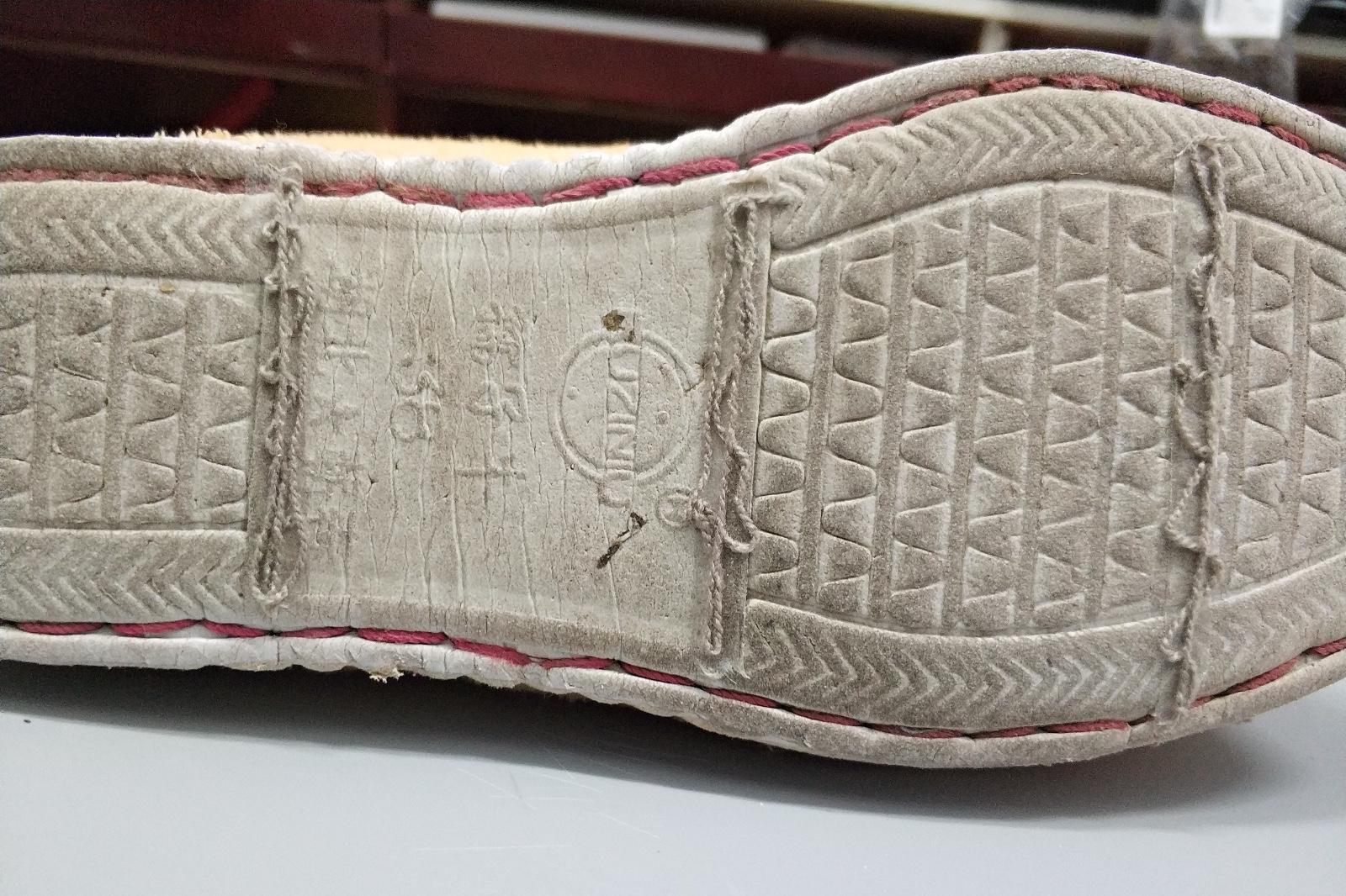 鞋底太滑?教你一个小妙招,鞋子像长了钉子一样