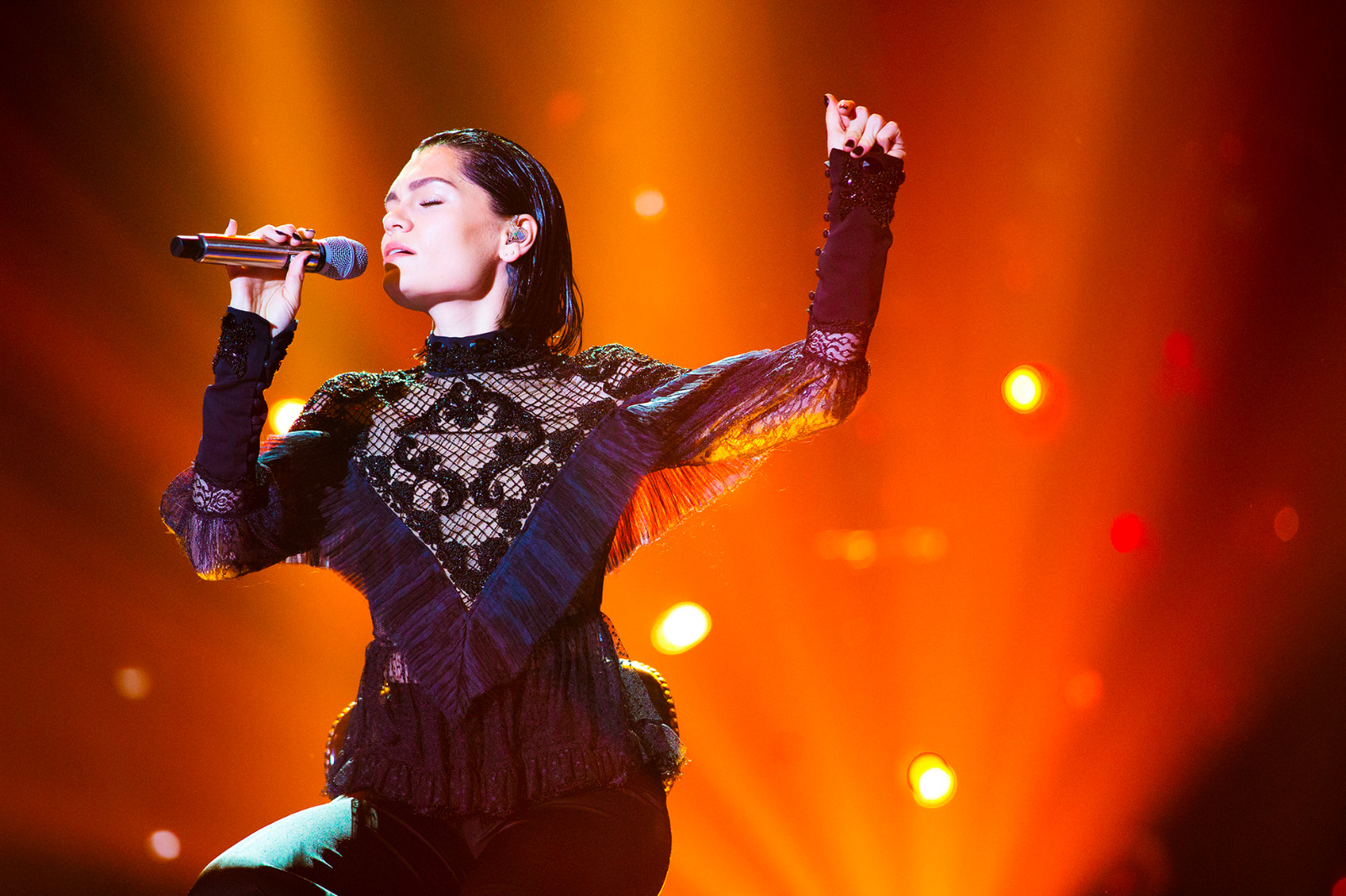 《歌手》收视第一jessie j"三连冠"《人民日报》点赞 华晨宇补位