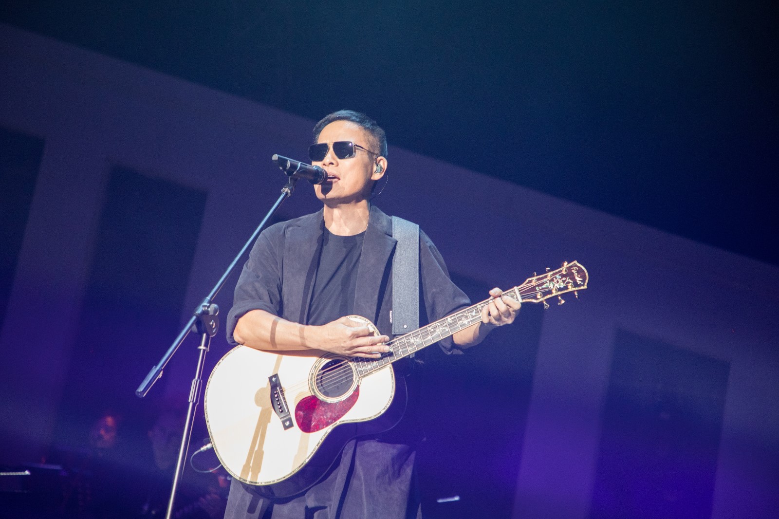 深圳歌迷太热情 罗大佑三度返场求放过