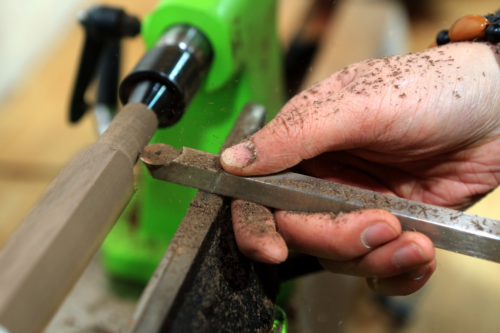 西安在校大学生子承父业为开"木匠班" 放弃出国上学