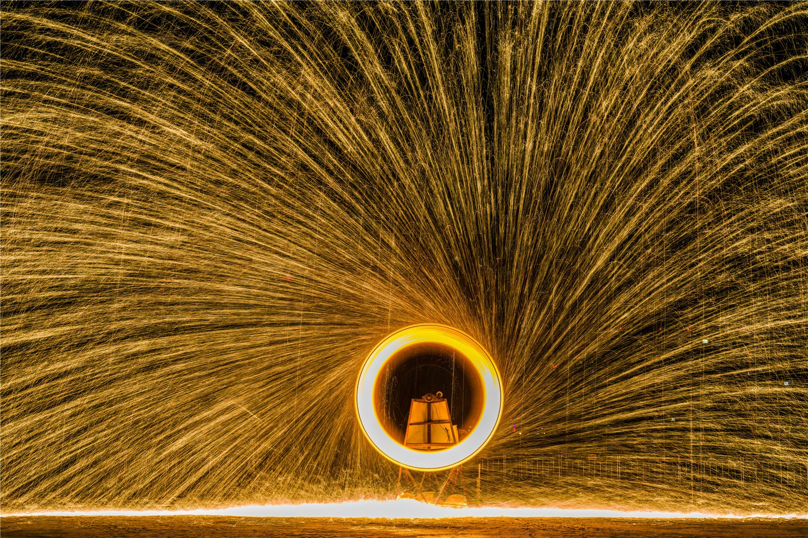 宁夏新春彩灯文化节打铁花,火树银花飞满天