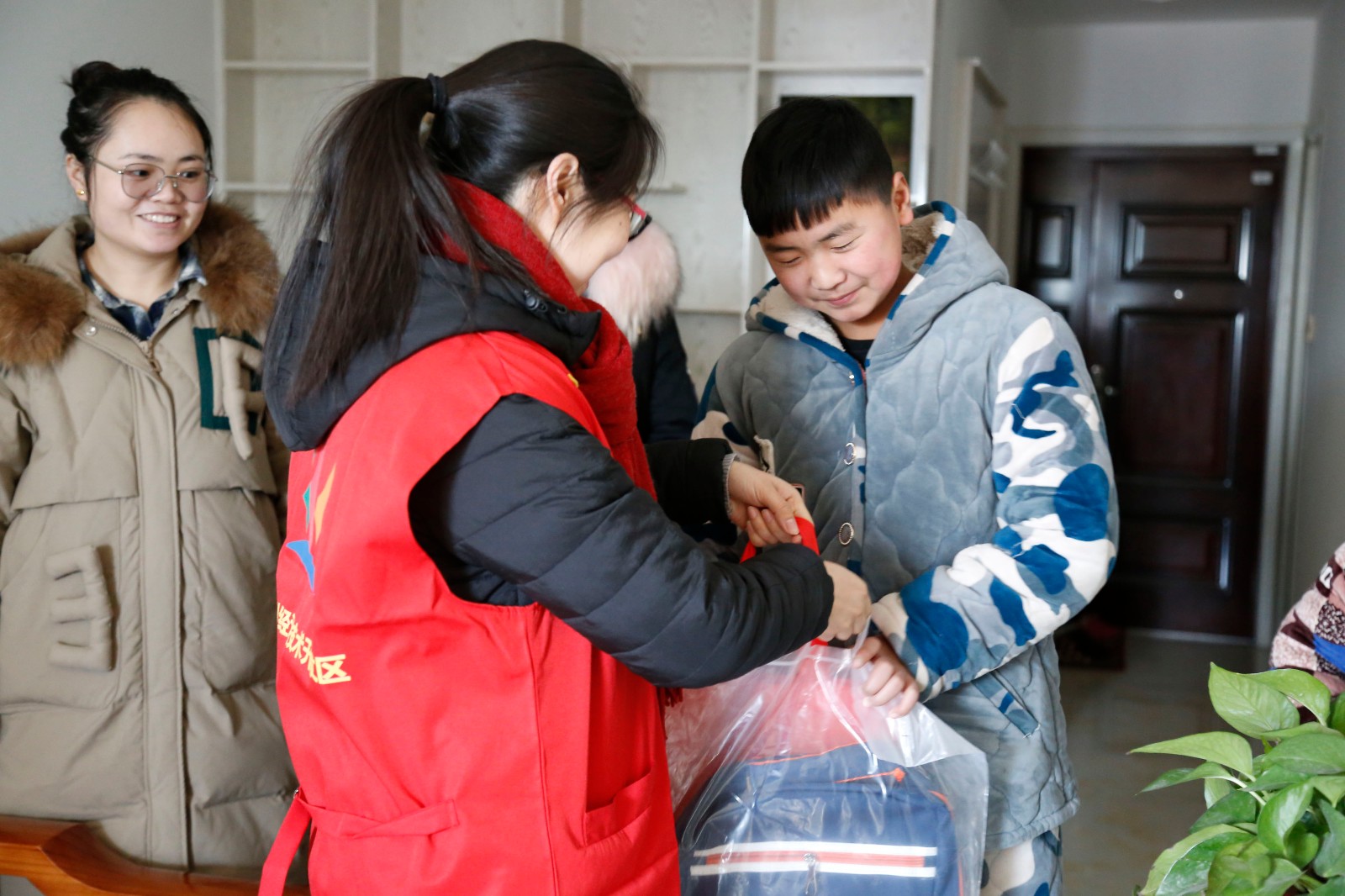 郑州经开区滨河第一小学开展关爱外来务工子女志愿活动