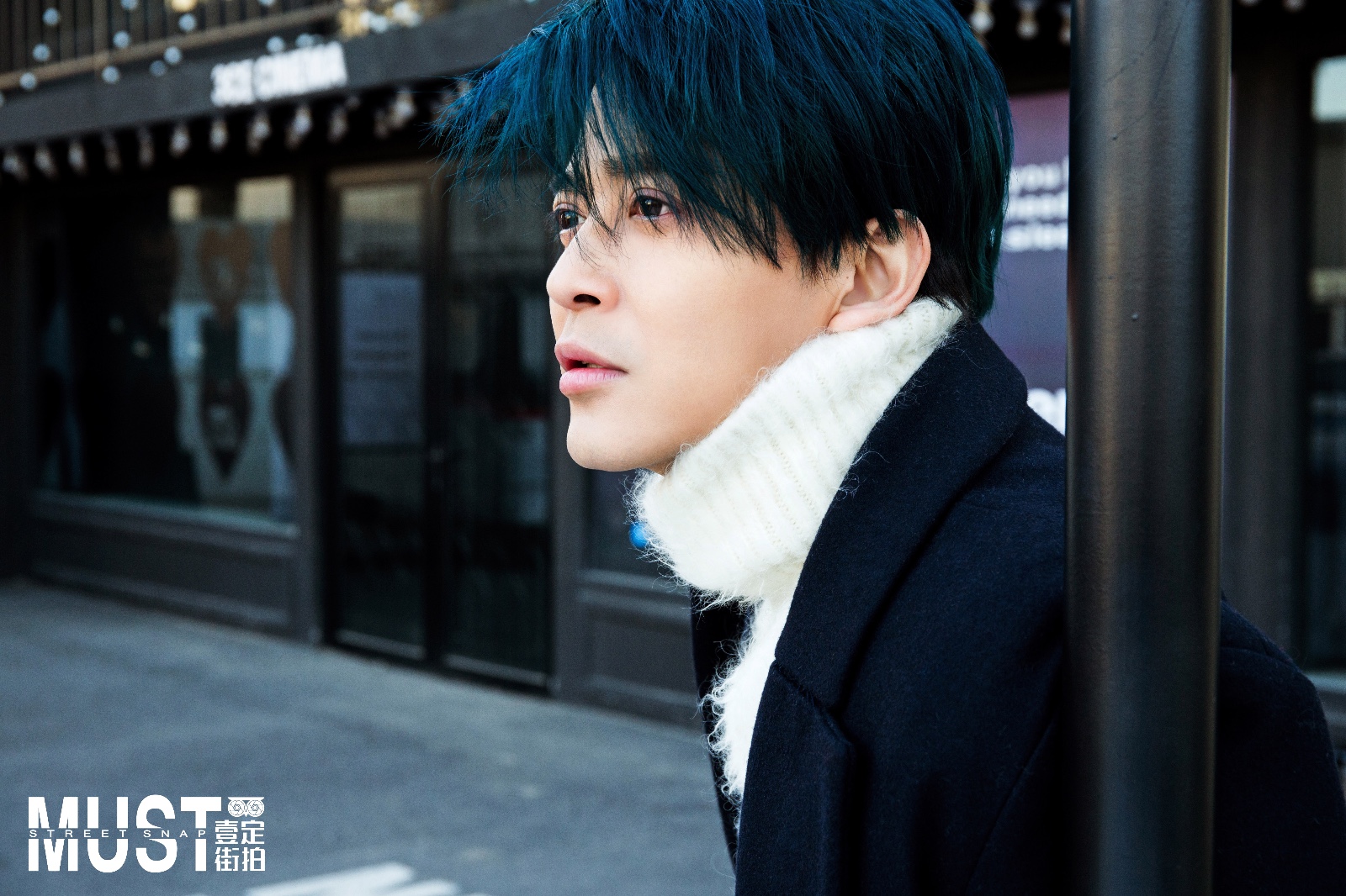 陈晓东冬日大片曝光 眼神深邃蓝发迷人