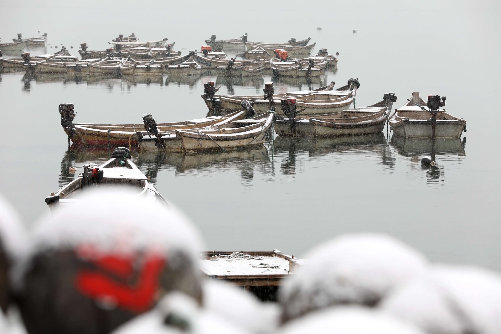 雪映船影迎"雨水"