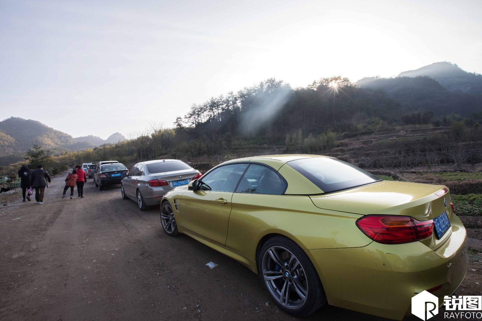 乡村旅游春节大热,大家开着豪车扎堆往乡下跑,农村现大堵车|乡村旅游|