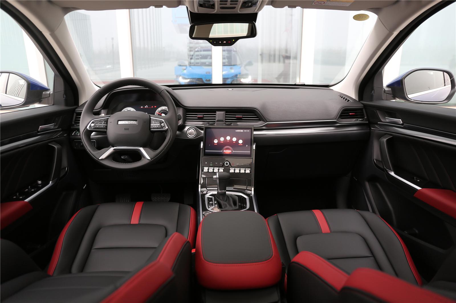 哈弗h4内饰也基本跟全新换代的哈弗h6保持一致,非常有格调,电子手刹