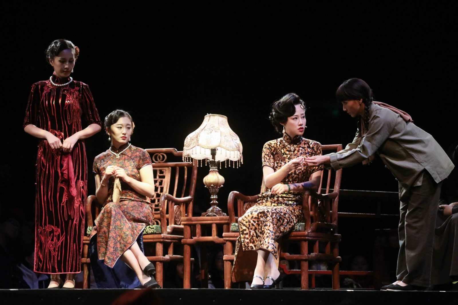 《如梦之梦》上海开演 谭卓自购古董道具显匠心