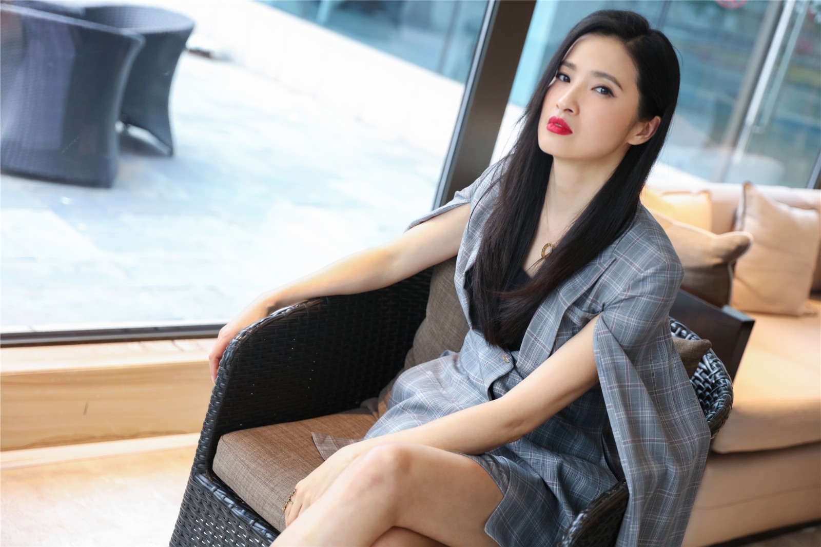 《烈火如歌》发布会 龚蓓苾爆料笑翻周渝民热巴