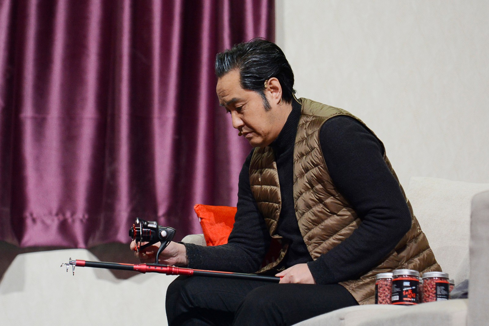 冯雷惊喜加盟荔枝灯会 跨界小品首秀引期待