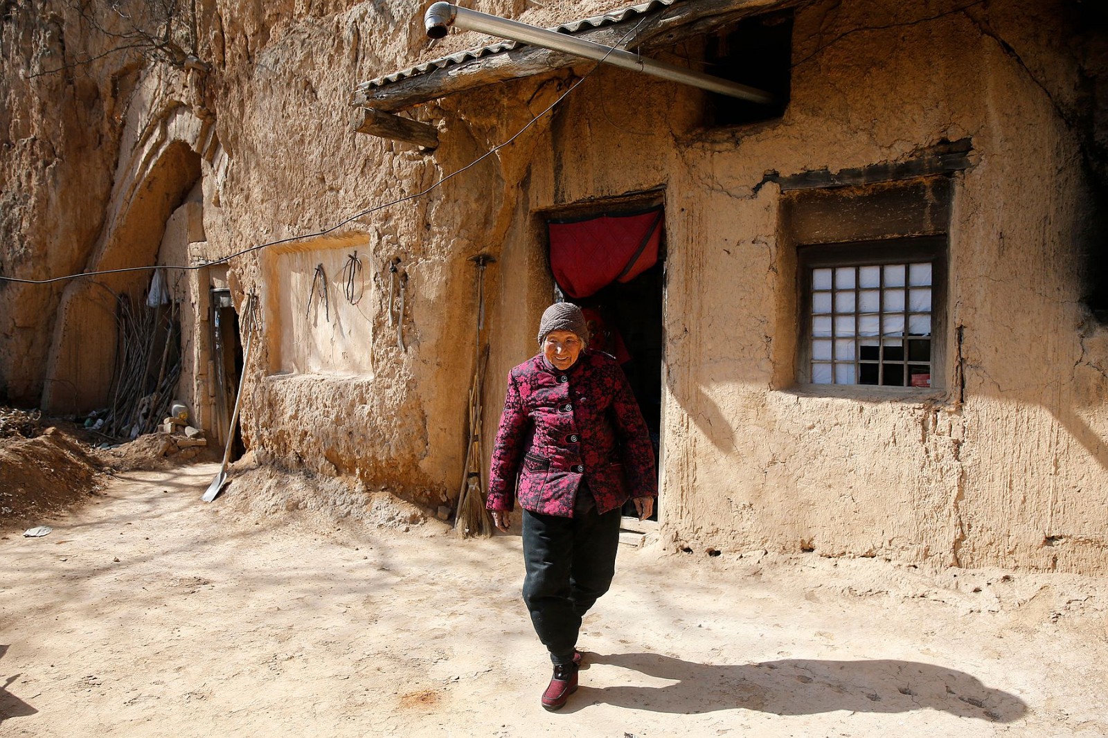 山西农村107岁老奶奶独自在土窑洞里过春节,看看她都做些啥|摄影师|老