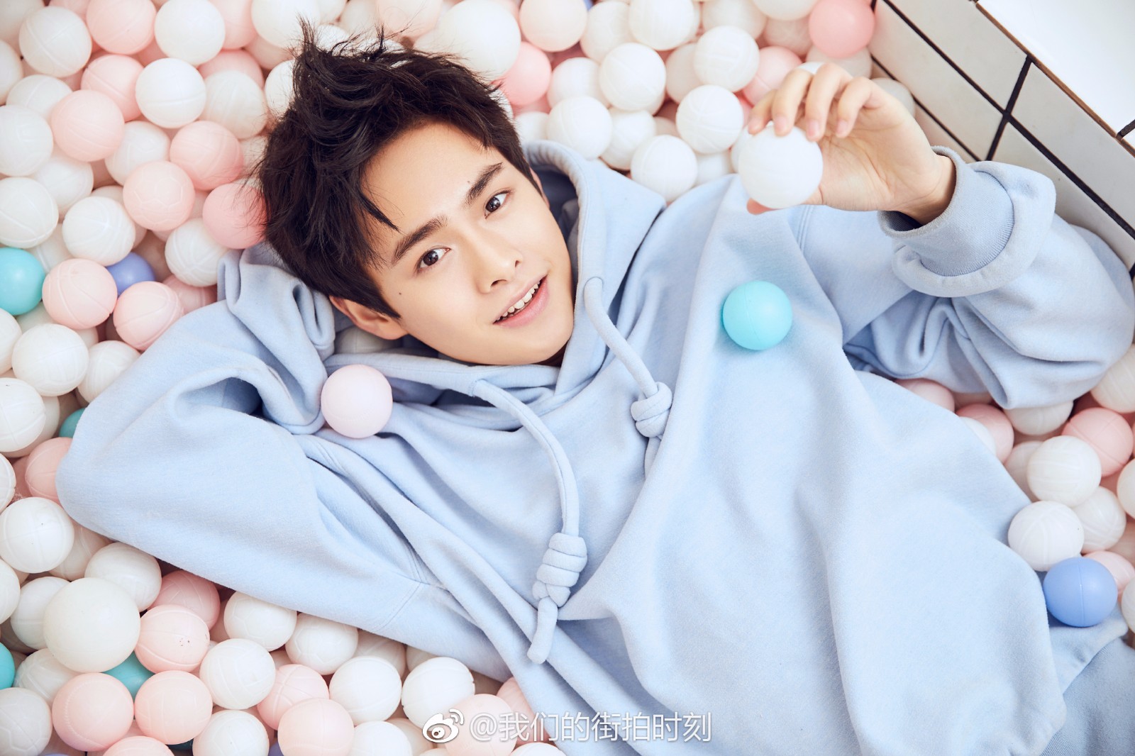 快男八强的洪雨雷,正在努力改变自已