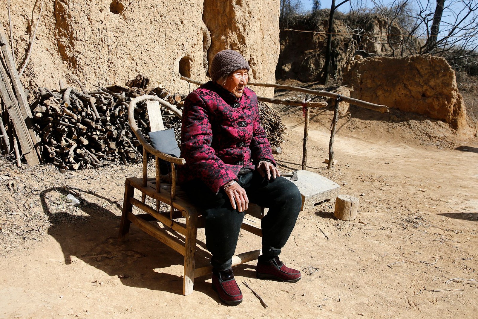 山西农村107岁老奶奶独自在土窑洞里过春节,看看她都做些啥|摄影师|老