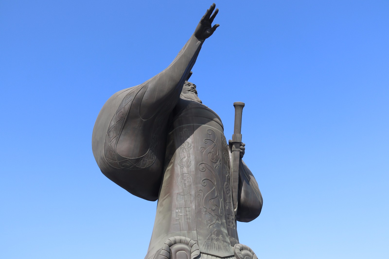 汉城湖公园雕像是谁图片
