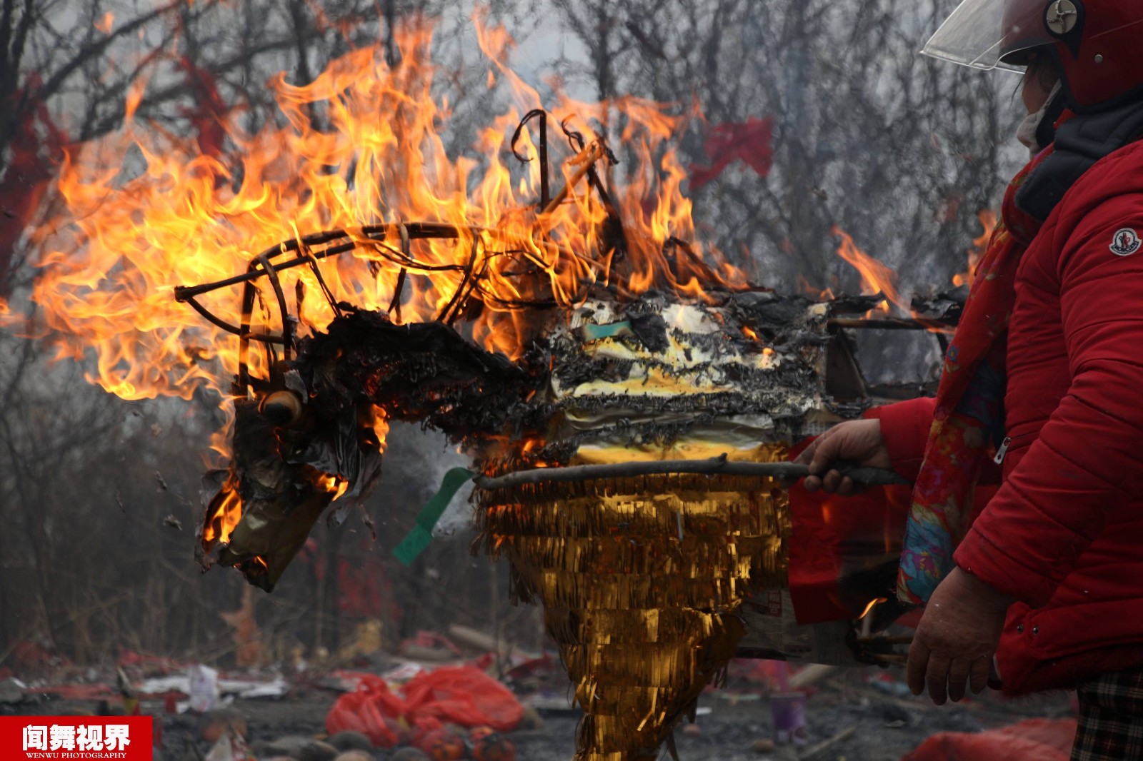 北宋神秘风俗传了近千年,5万人对着土堆烧纸马