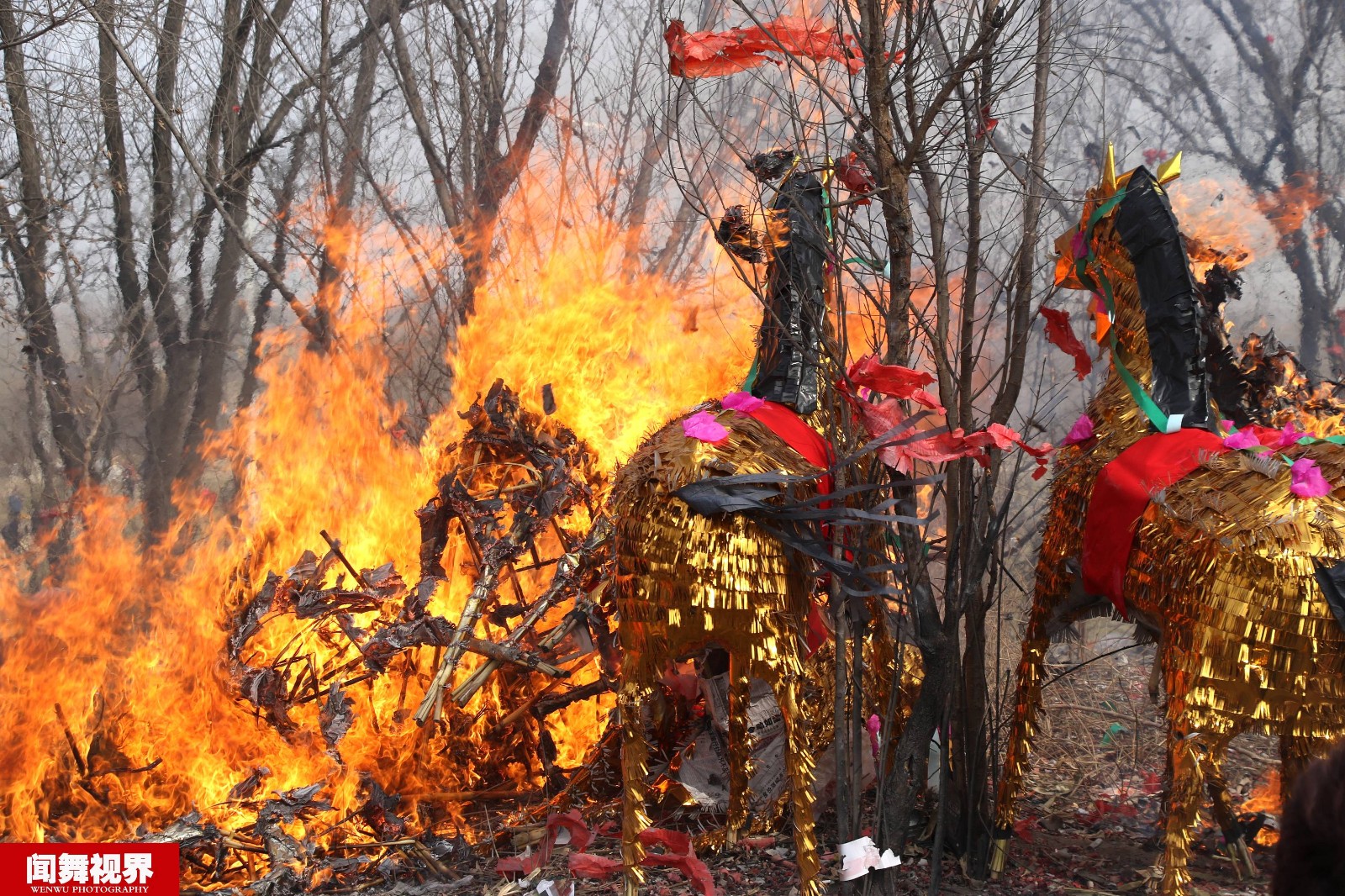 北宋神秘风俗传了近千年,5万人对着土堆烧纸马