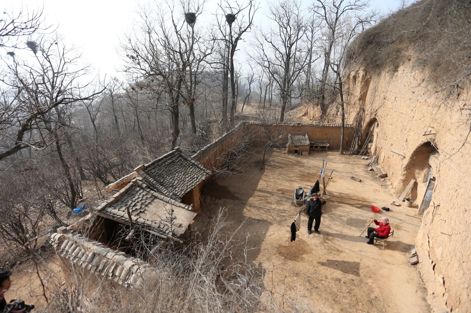 山西农村90岁老夫妻相伴70年,土窑洞爱情生活让人羡慕_新浪看点
