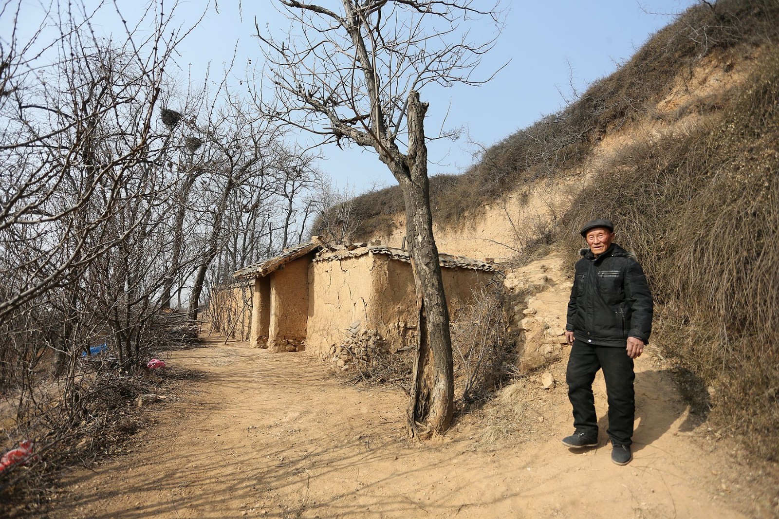 山西农村90岁老夫妻相伴70年,土窑洞爱情生活让人羡慕_新浪看点